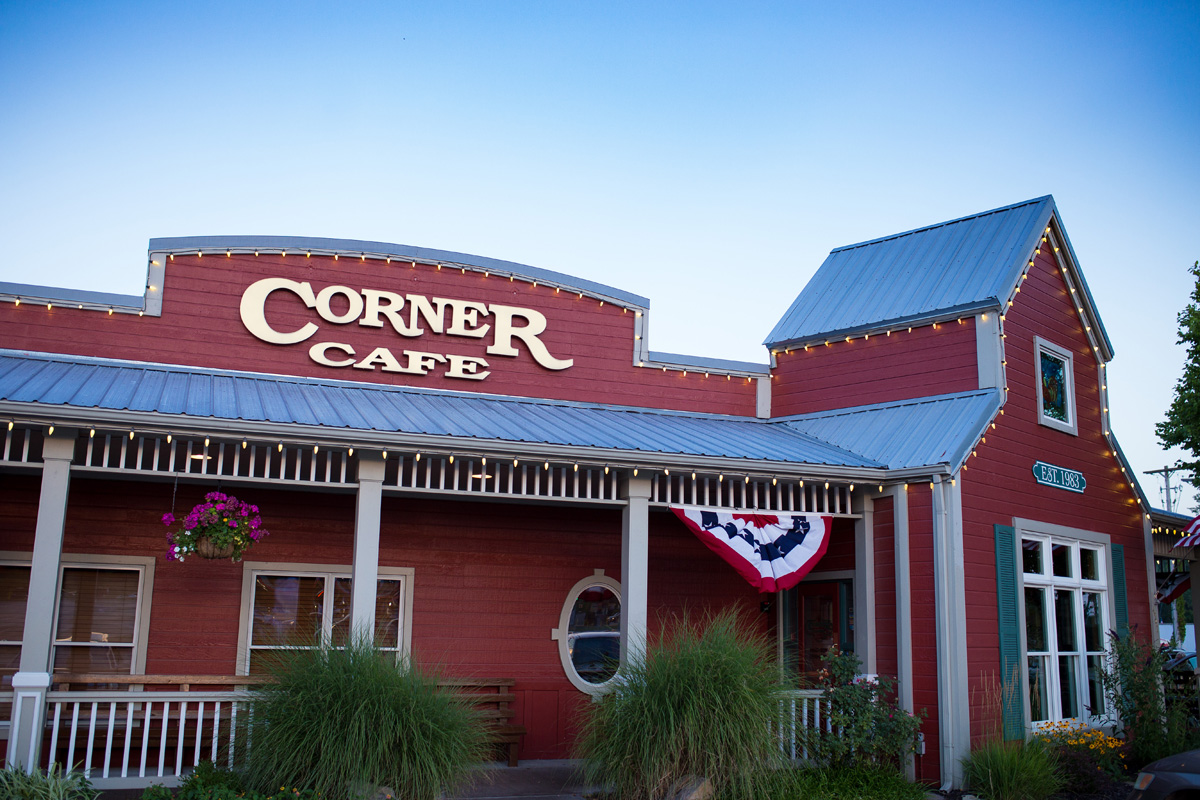 Corner Cafe Riverside