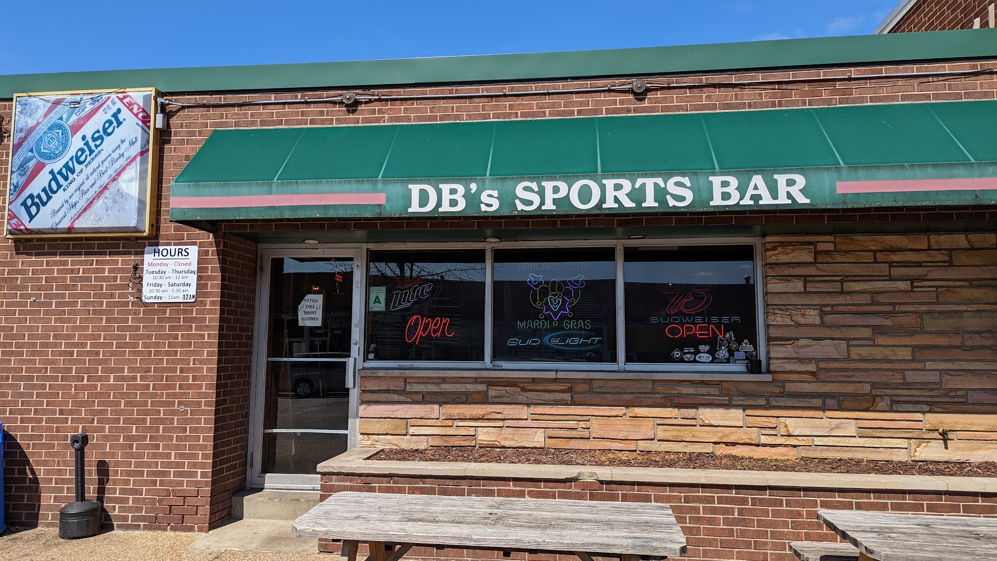 DB's Sports Bar