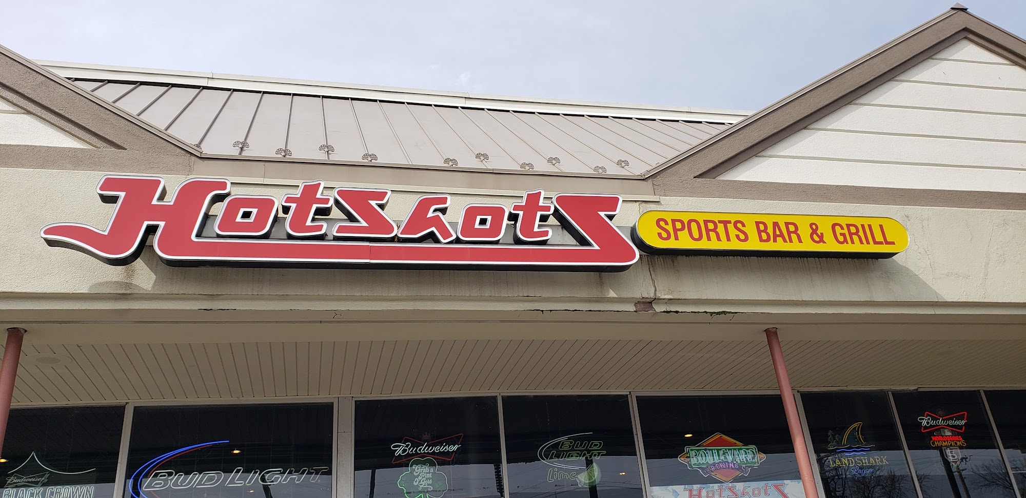 Hotshots Sports Bar & Grill