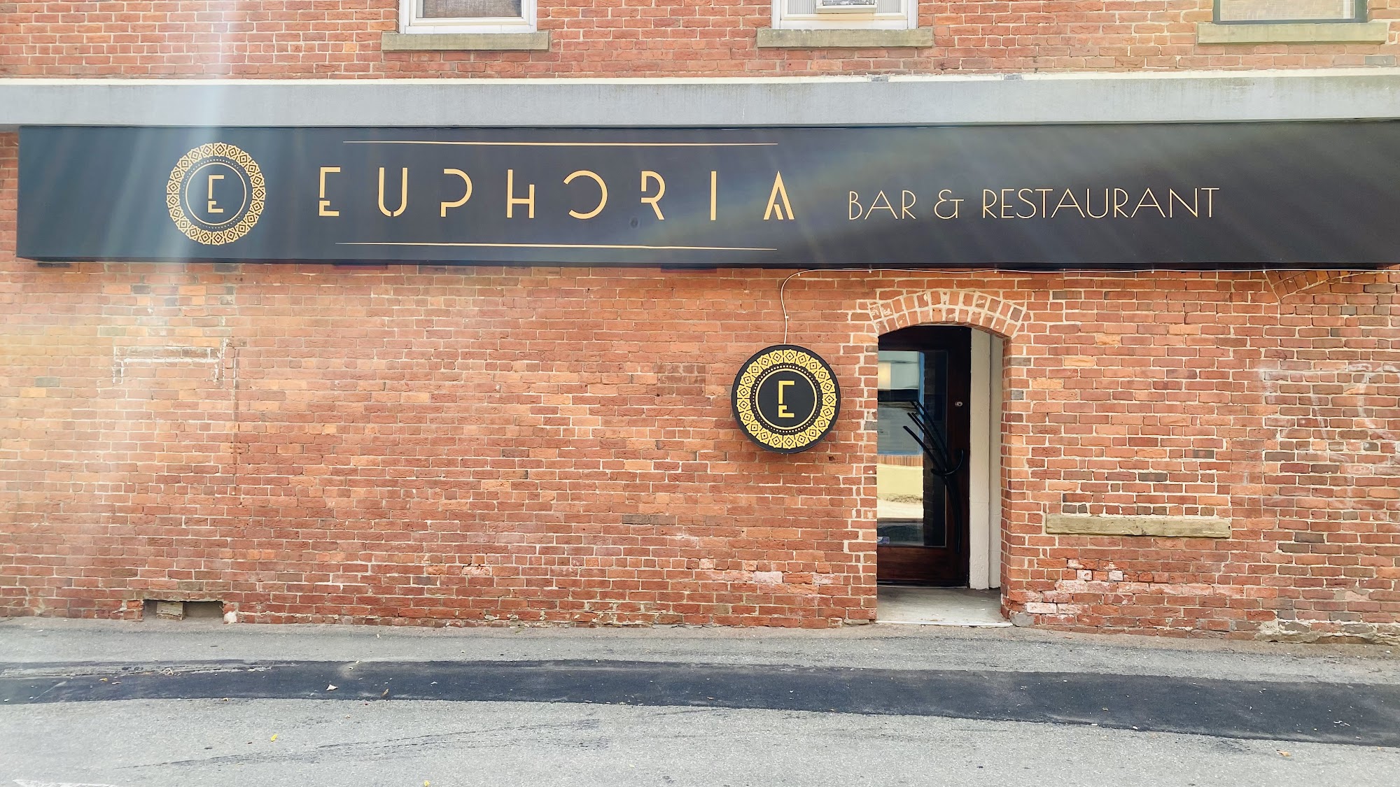 EUPHORIA Bar & RESTAURANT