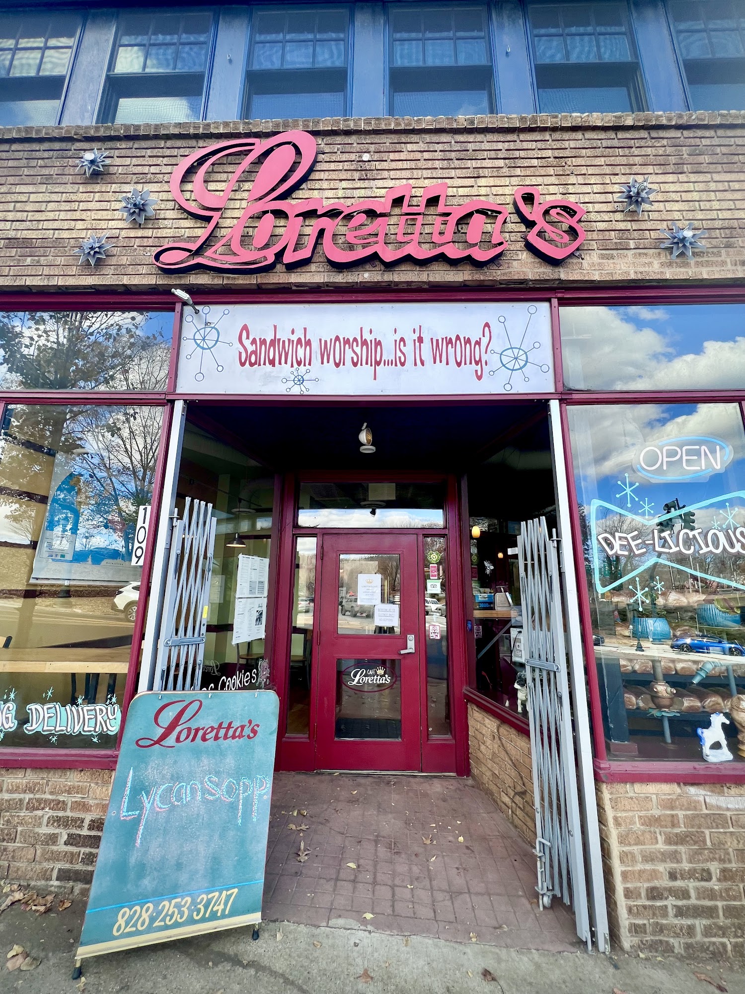 Loretta's Café