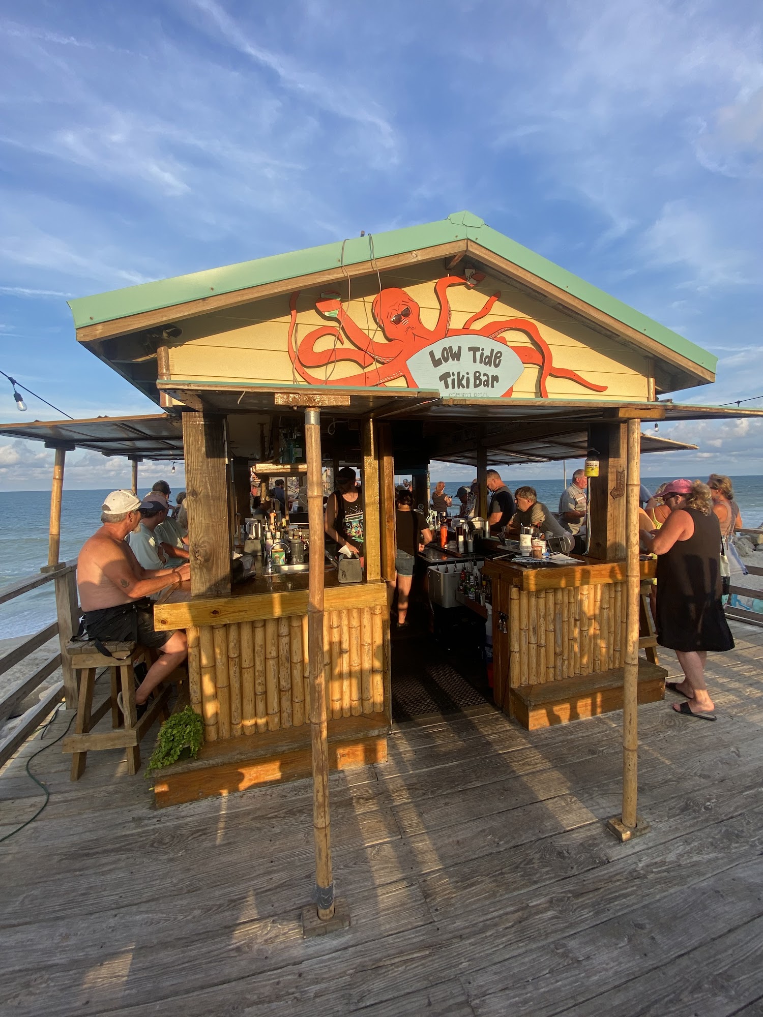 High Tide Lounge & Tiki Bar