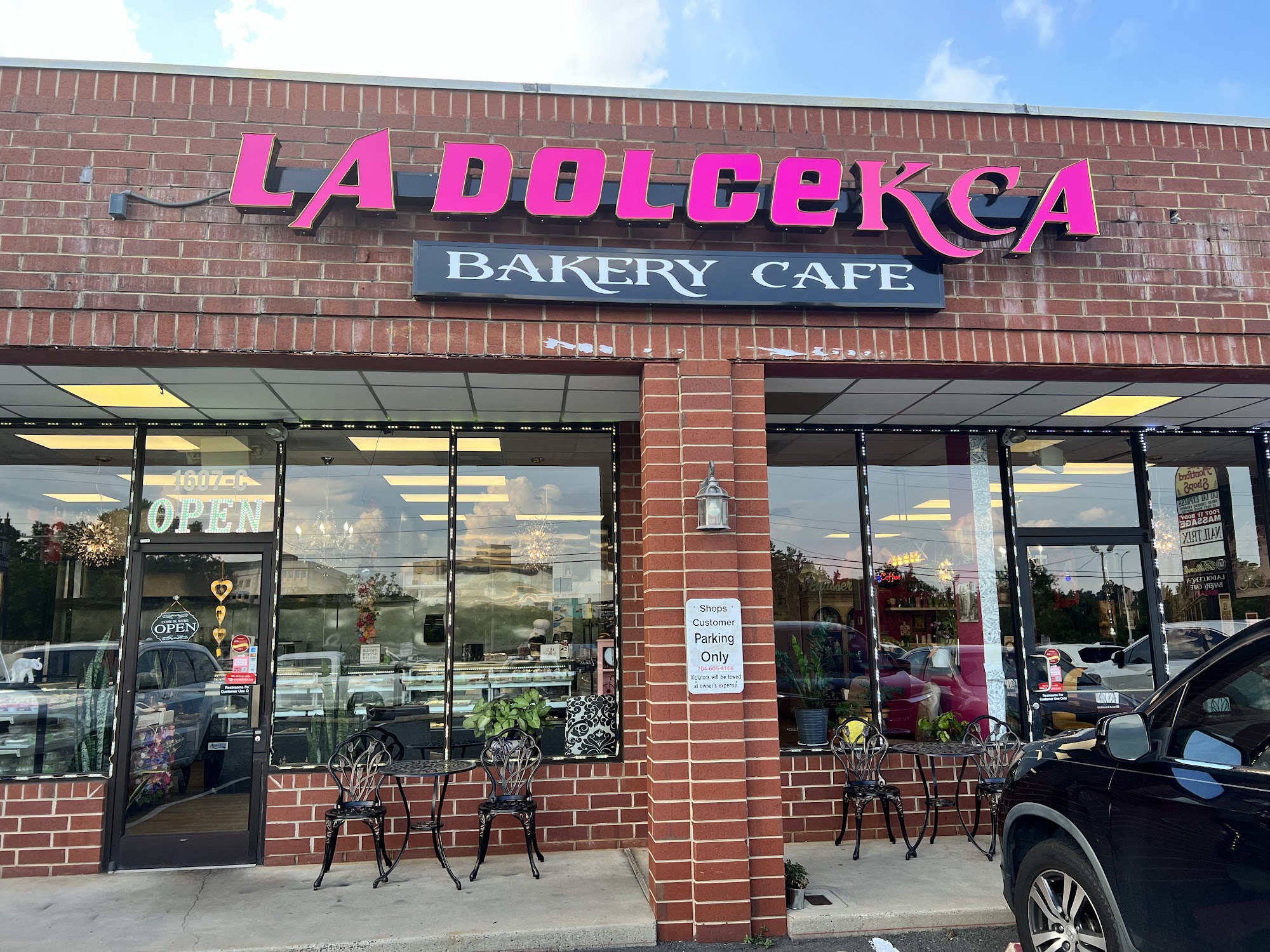 La Dolcekca Bakery Cafe