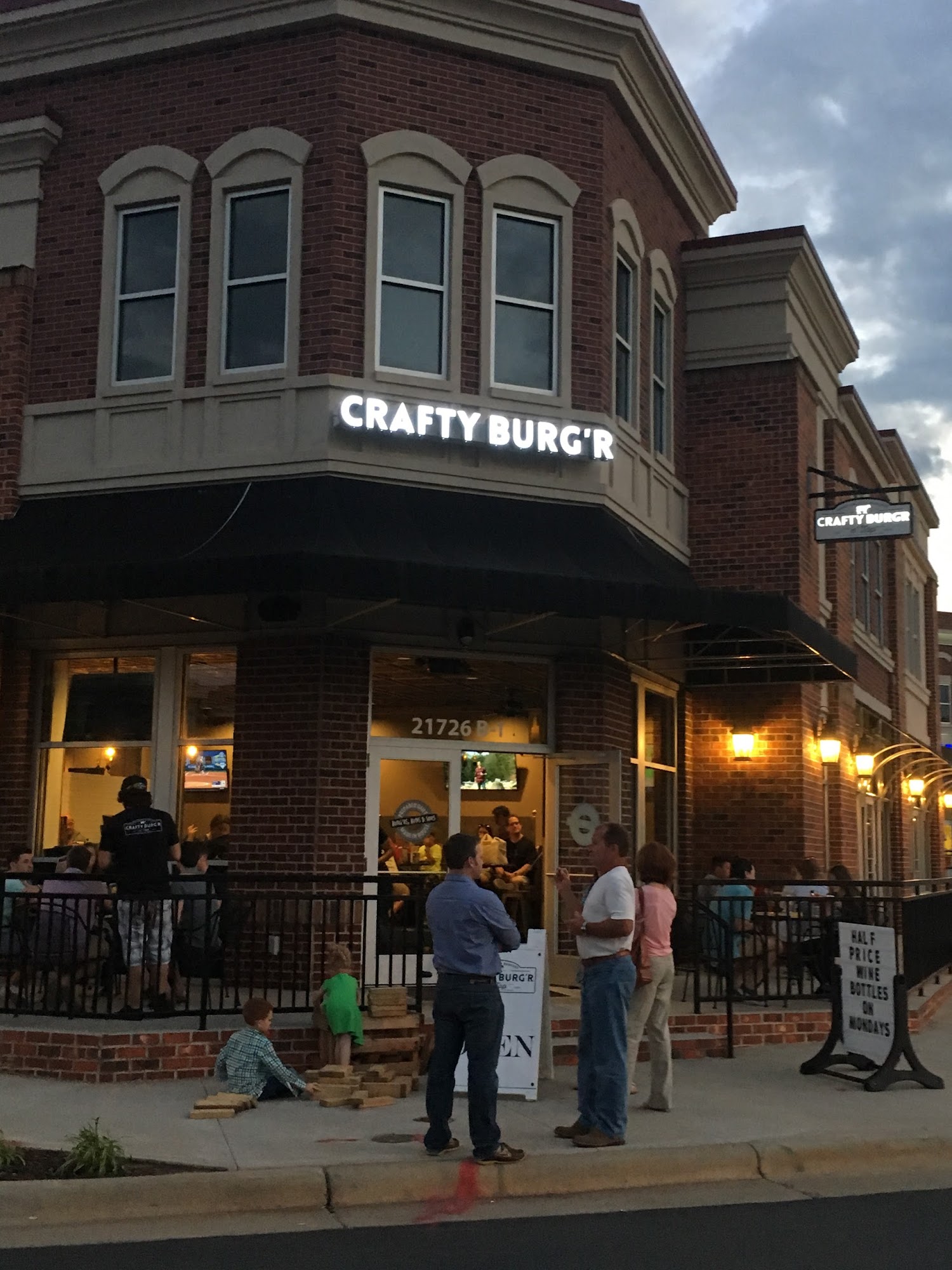 CRAFTY BURG'R n' Tap