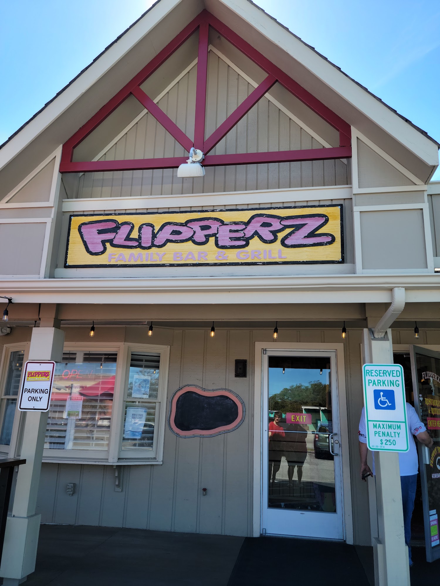Flipperz Family Bar & Grill