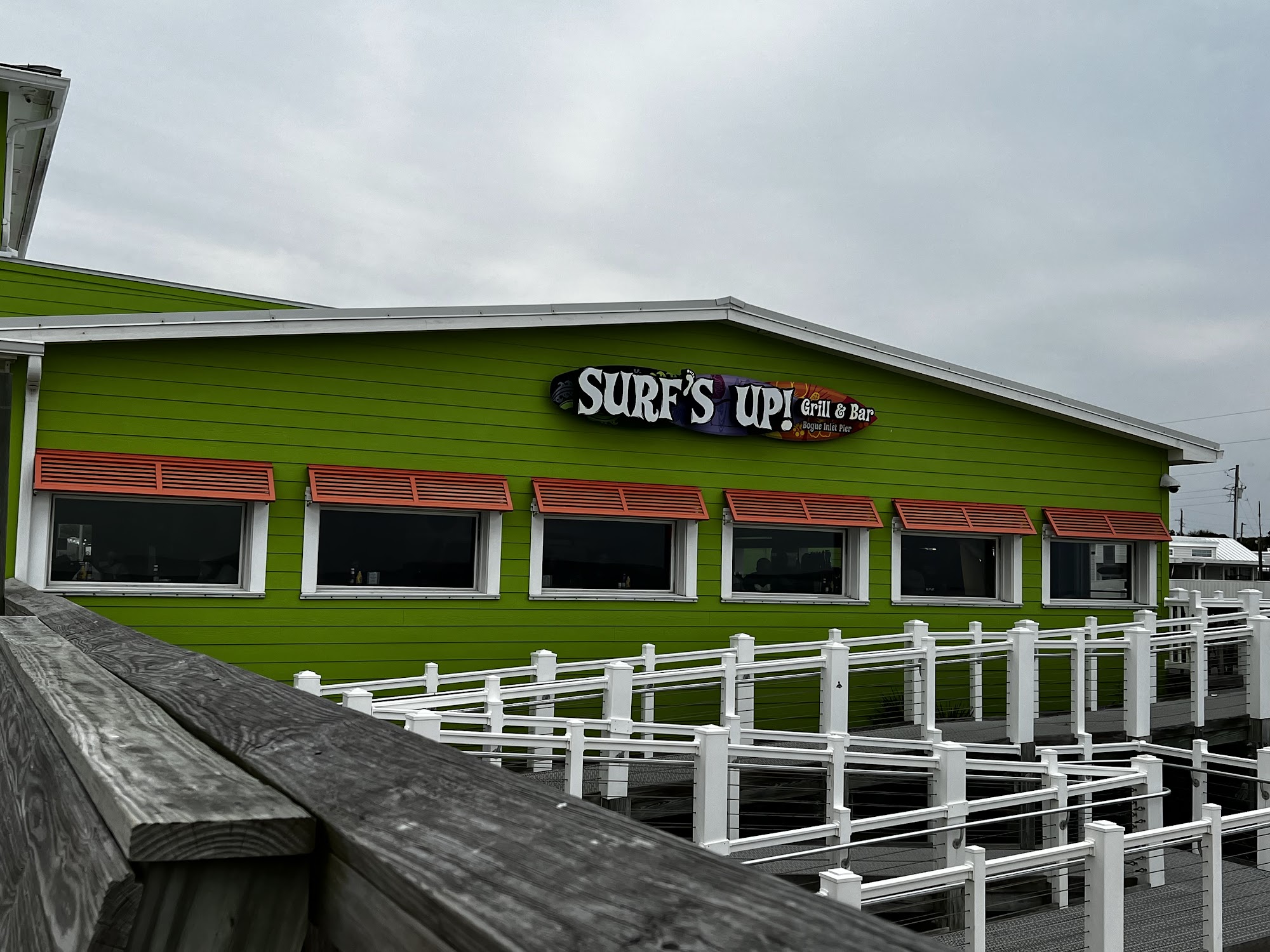 Surf's Up Grill & Bar