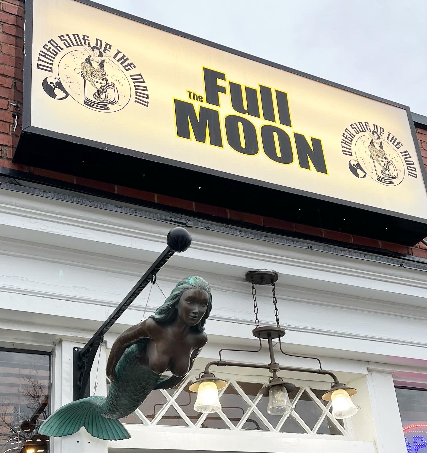 The Full Moon Oyster Bar - Jamestown