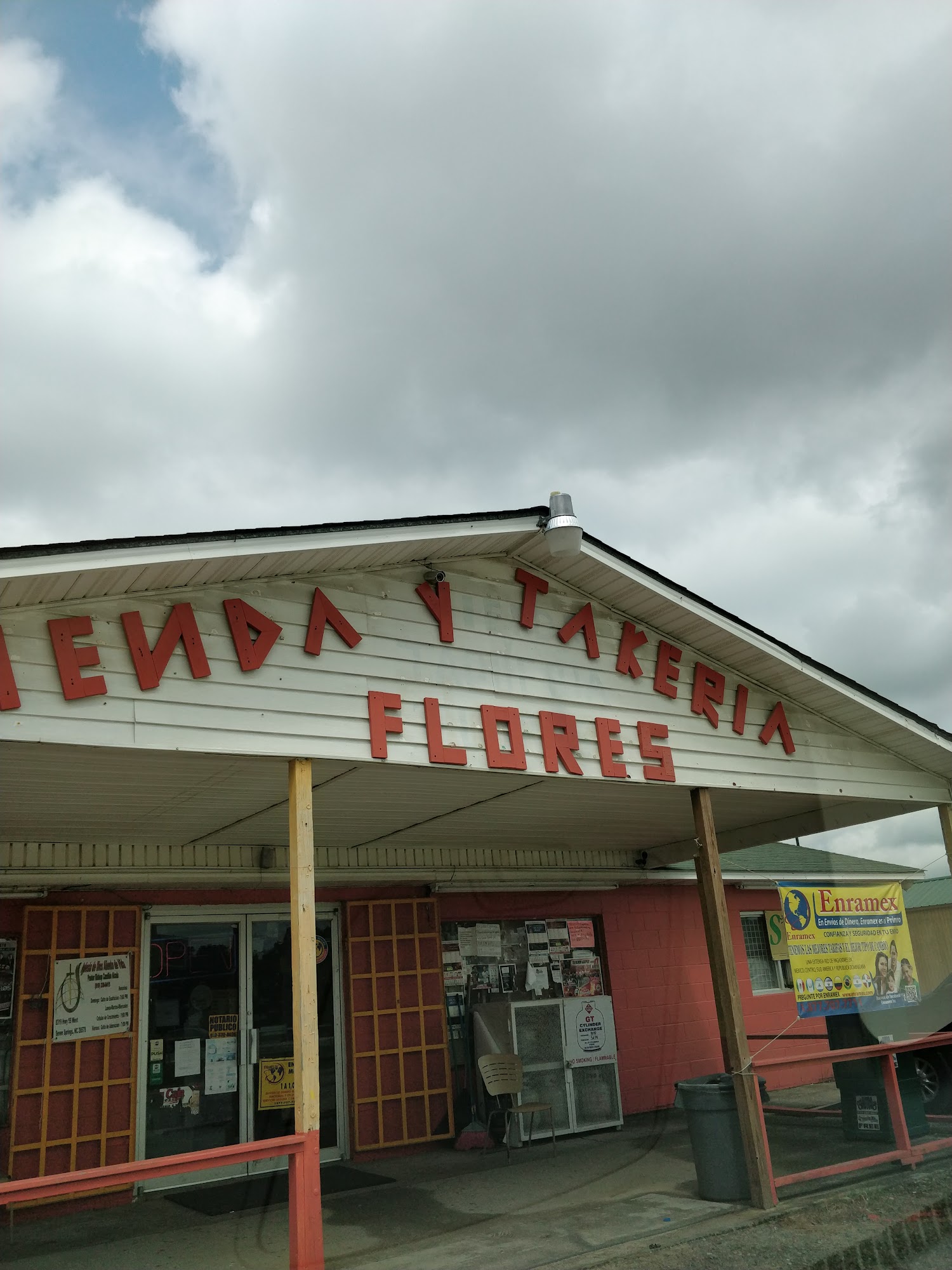 Tienda y Taqueria Flores