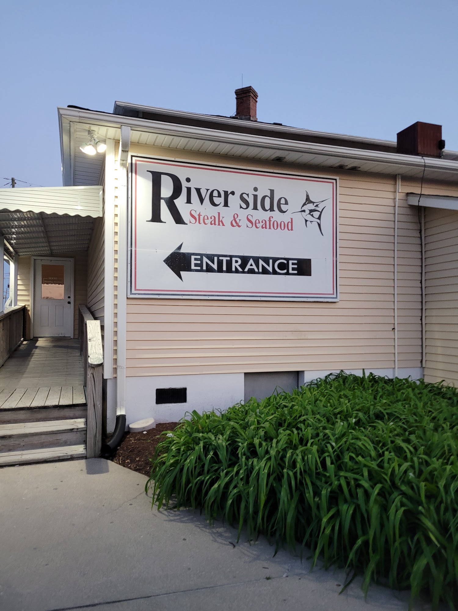 Riverside Steak & Seafood