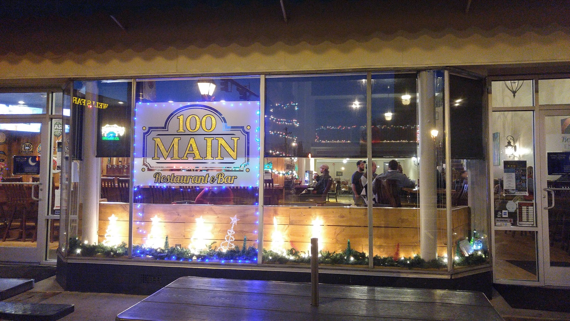 100 Main Restaurant & Bar