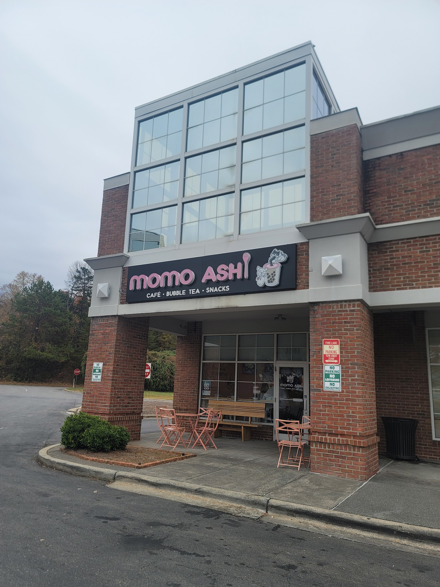 Momo Ashi Cafe