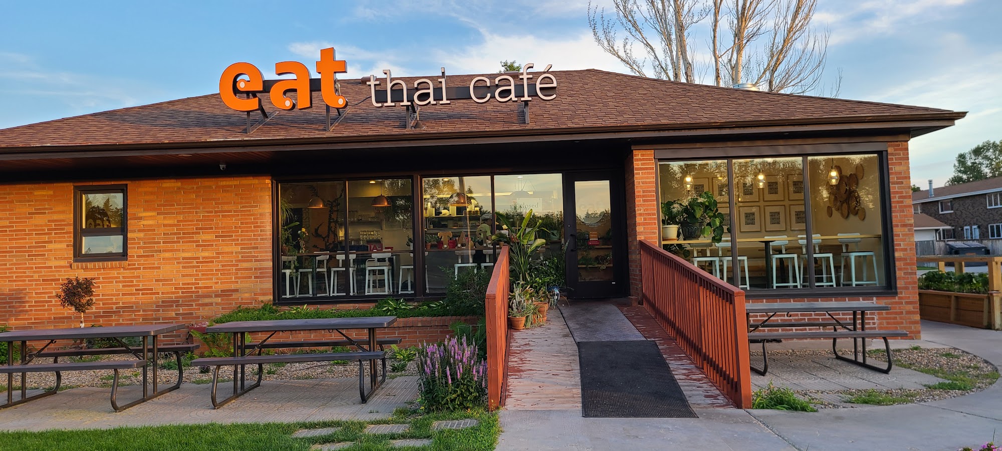 EAT Thai Cafe