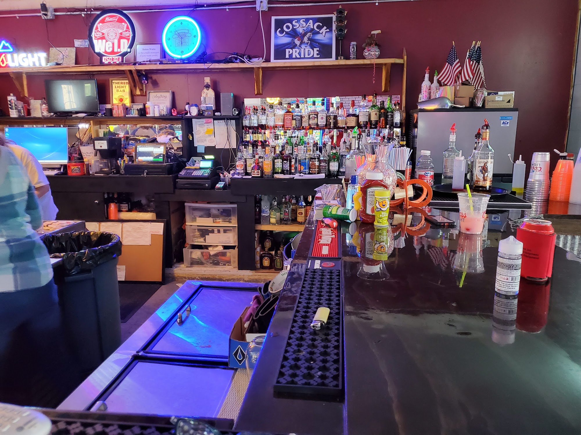 The Red Light Bar and Grill, Max Reviews (40), Photos (10) Restaurantji