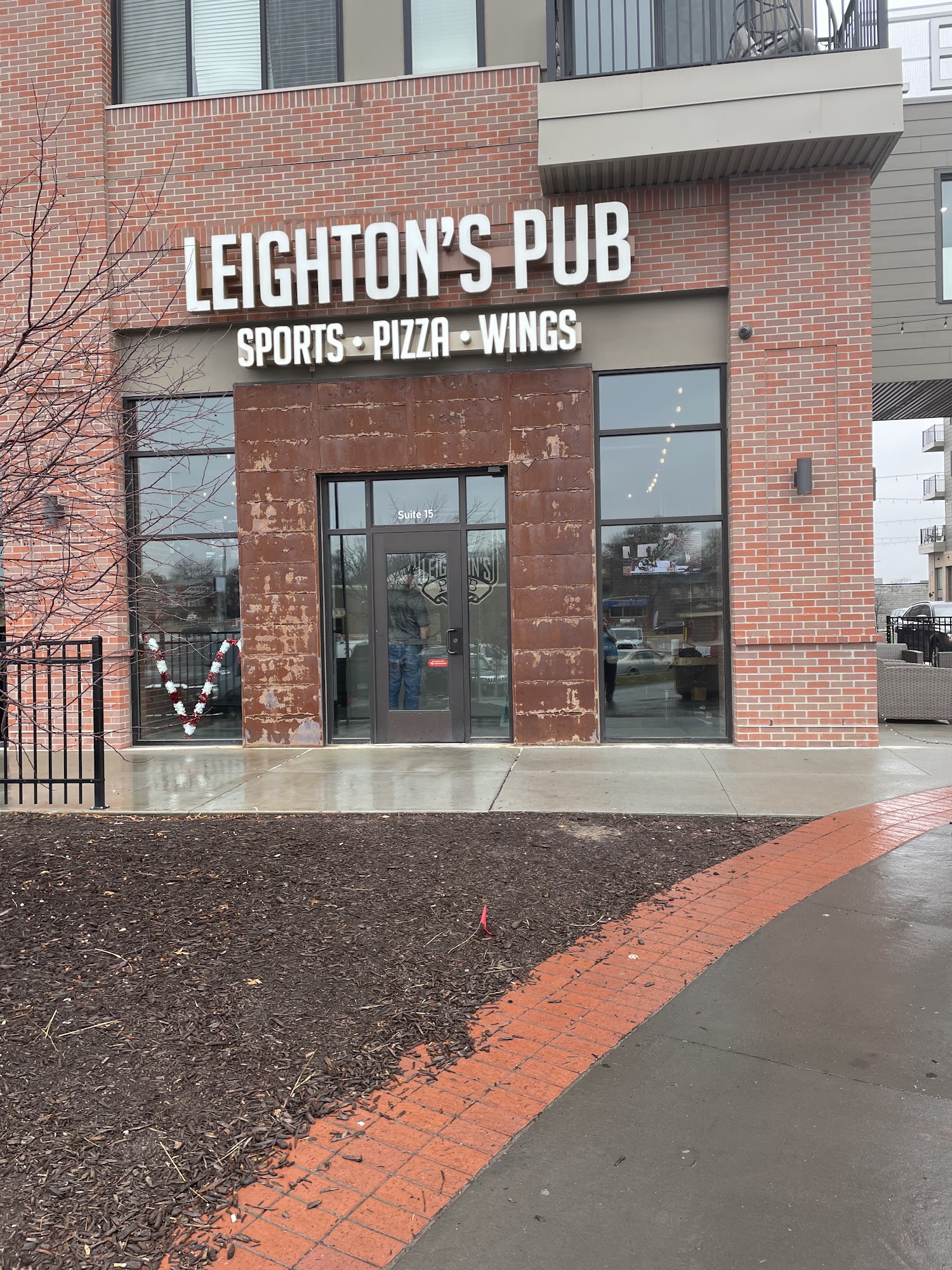 Leighton's Pub