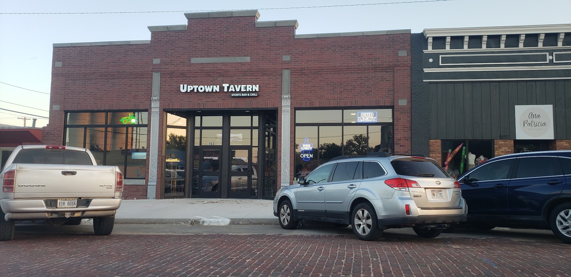 Uptown Tavern Sports Bar & Grill