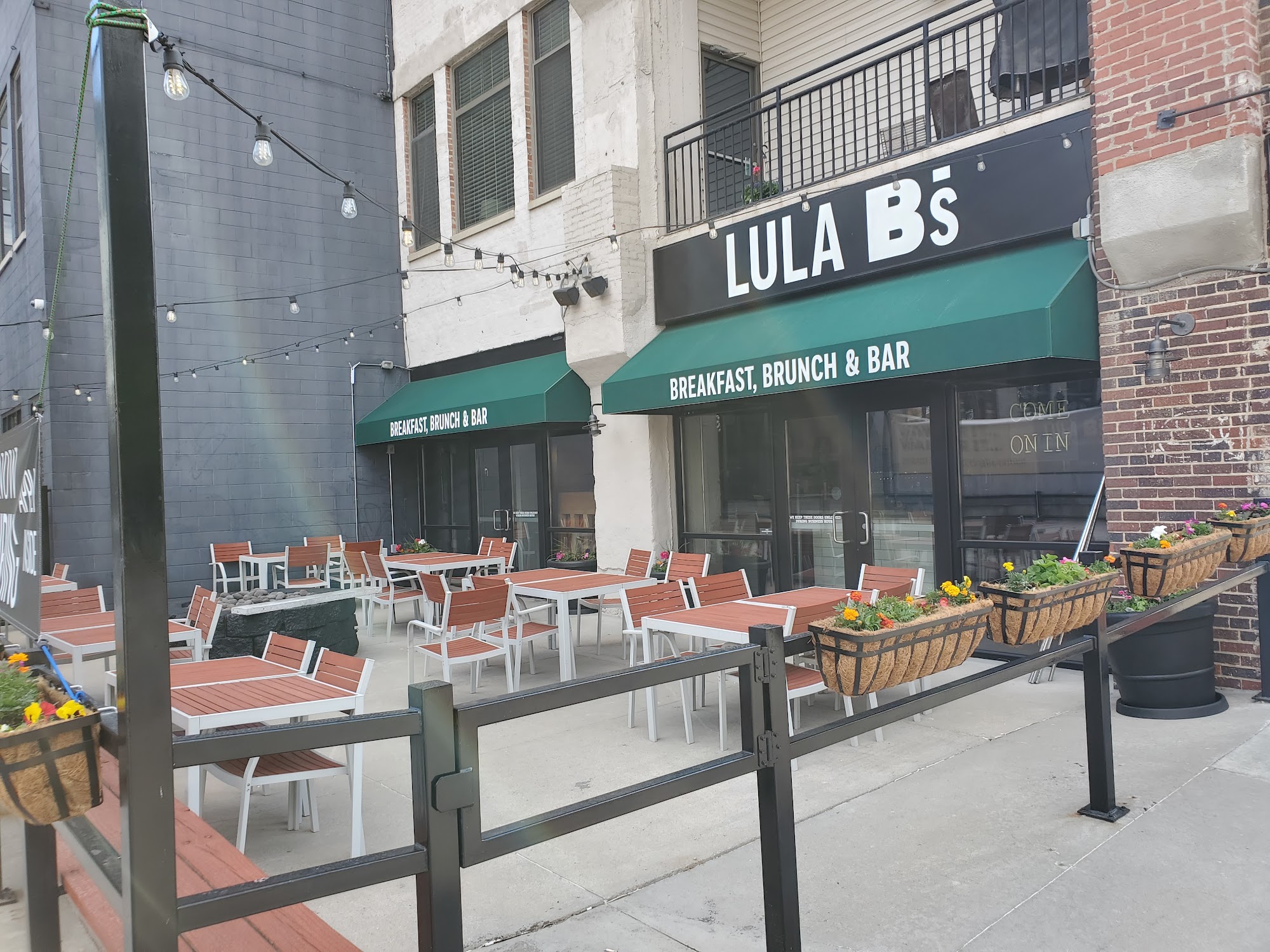 Lula B's Breakfast, Brunch, and Bar