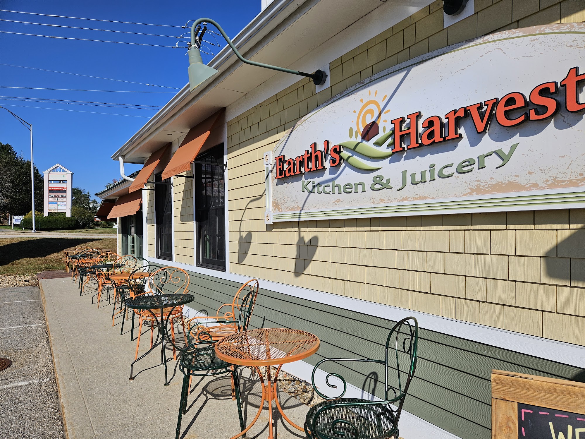 Earth's Harvest Kitchen & Juicery