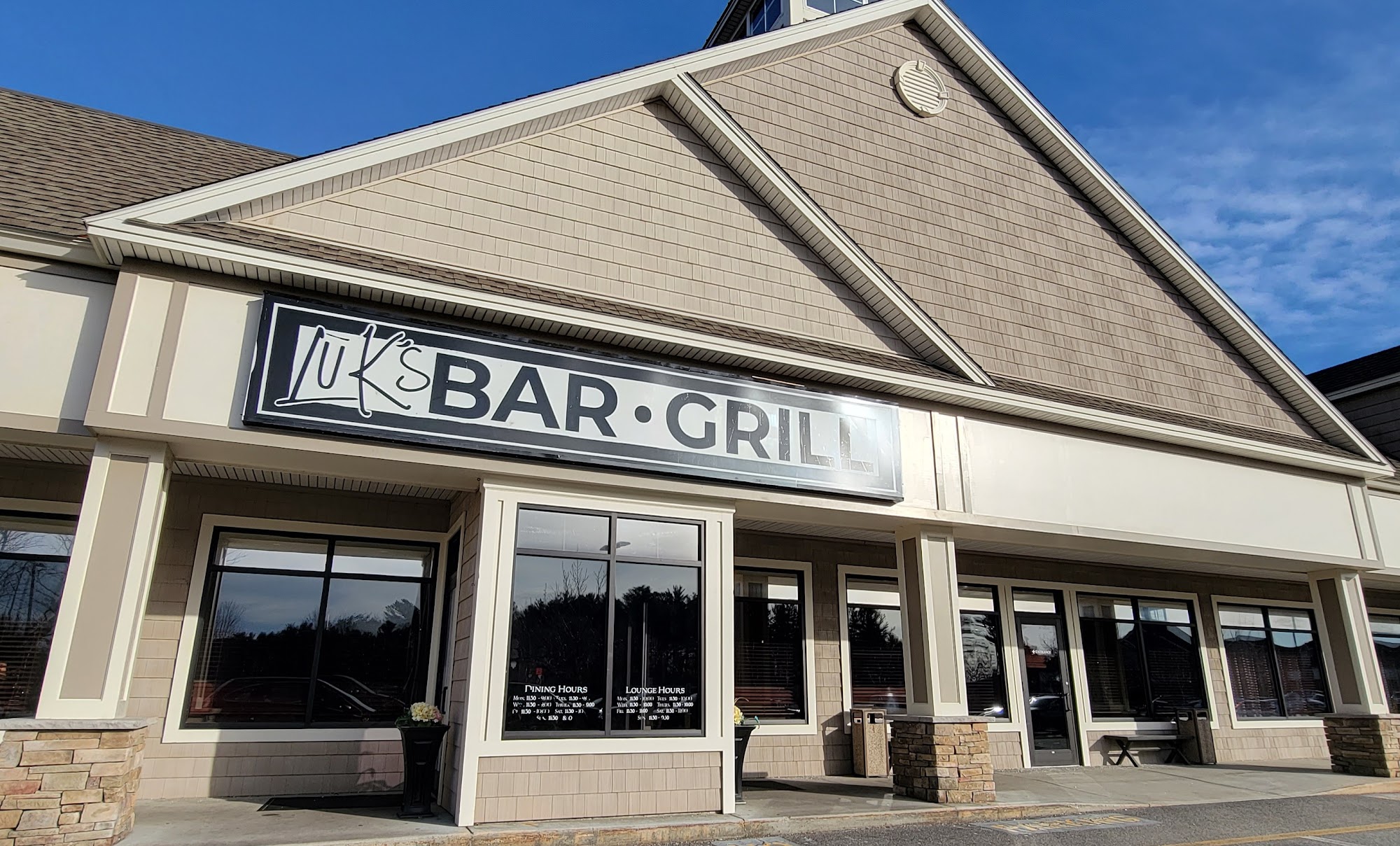 Luk's Bar and Grill