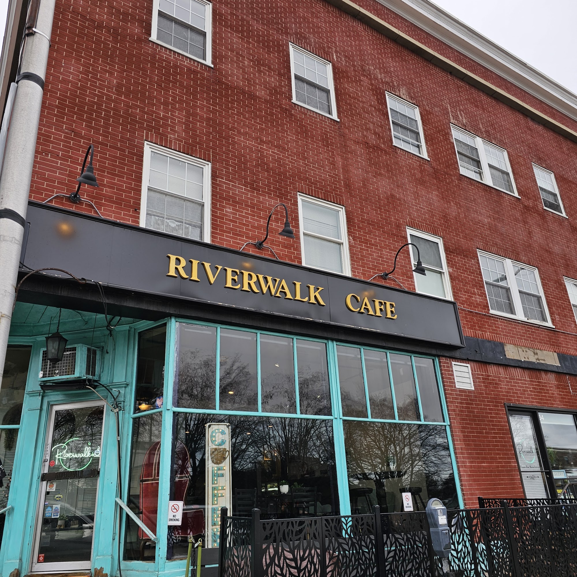 Riverwalk Bakery & Café