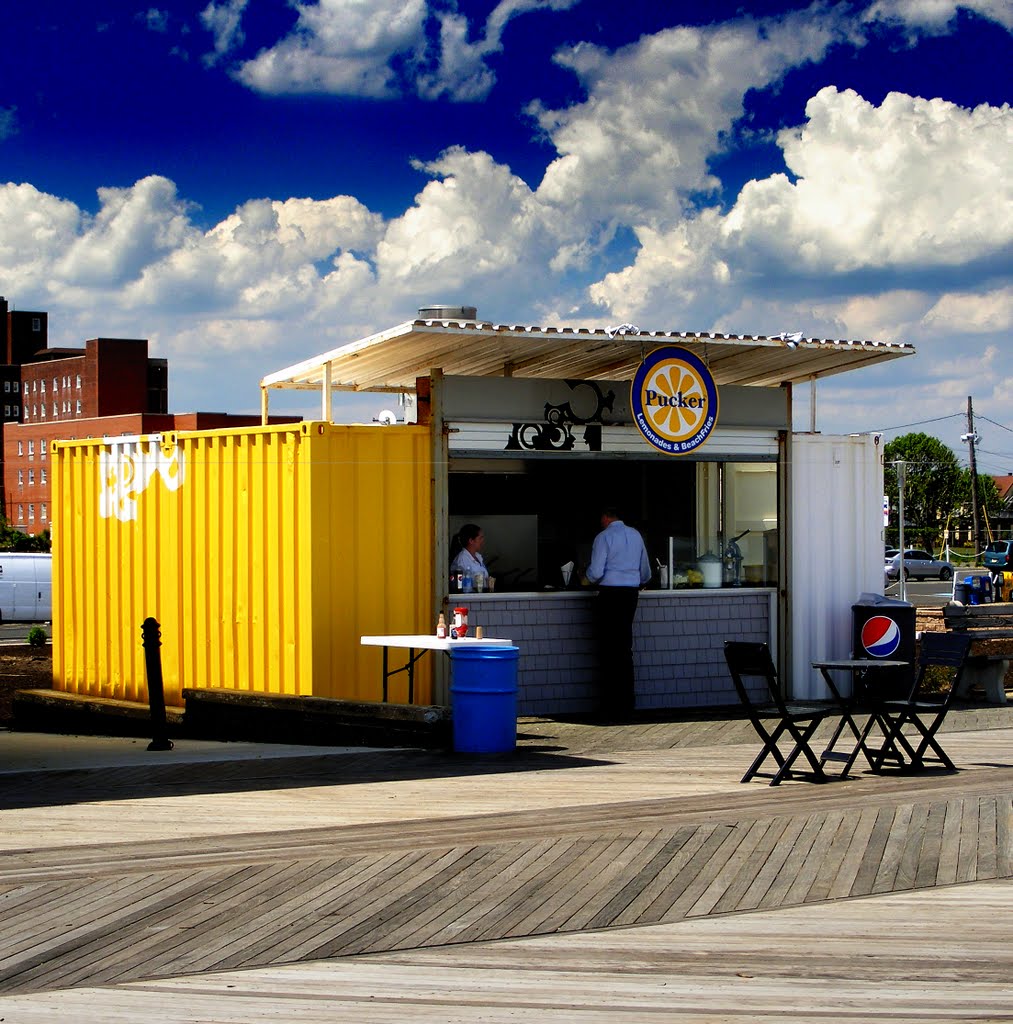 Pucker Lemonade & Beach Fries