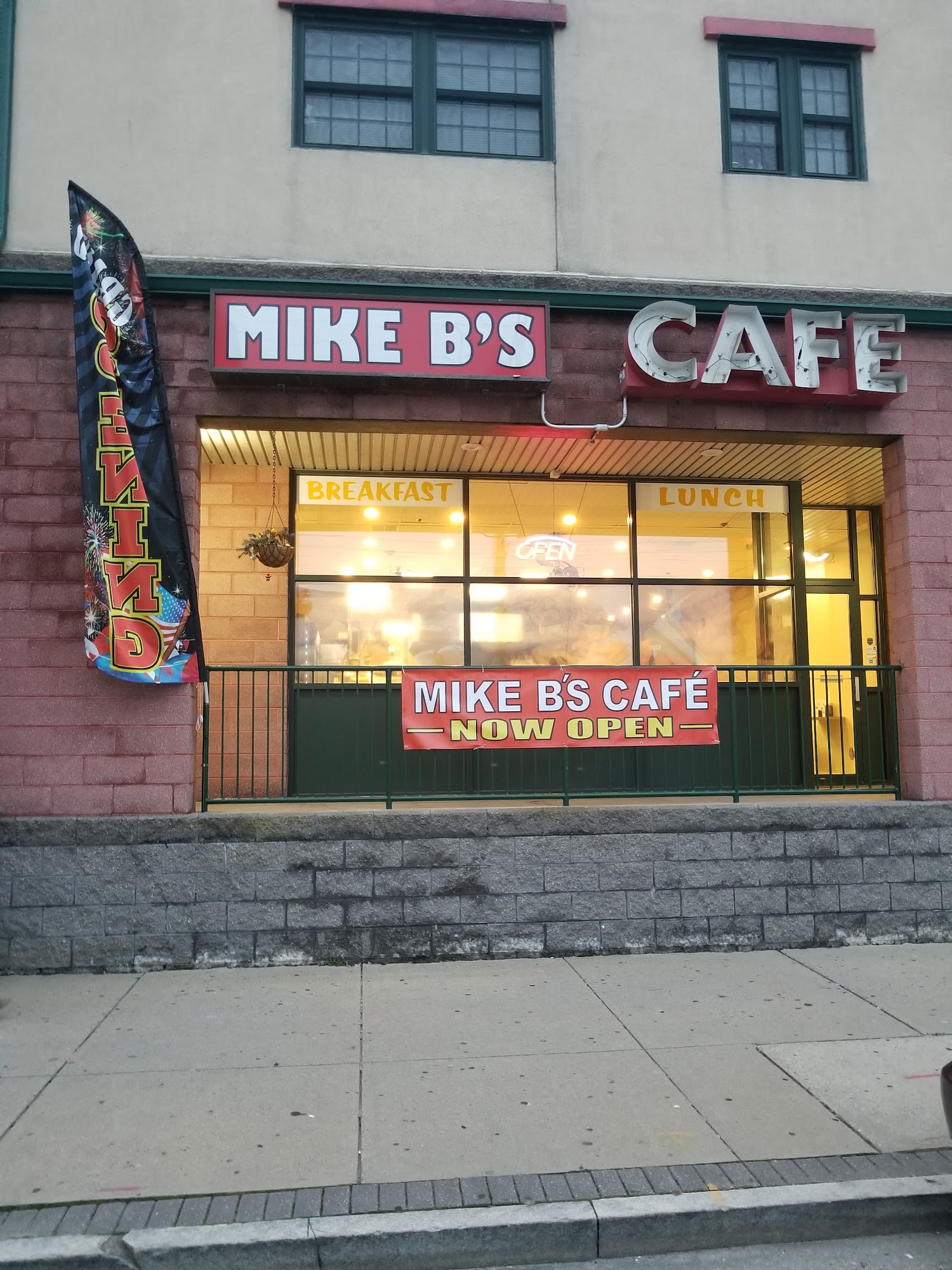 Mike B's Cafe