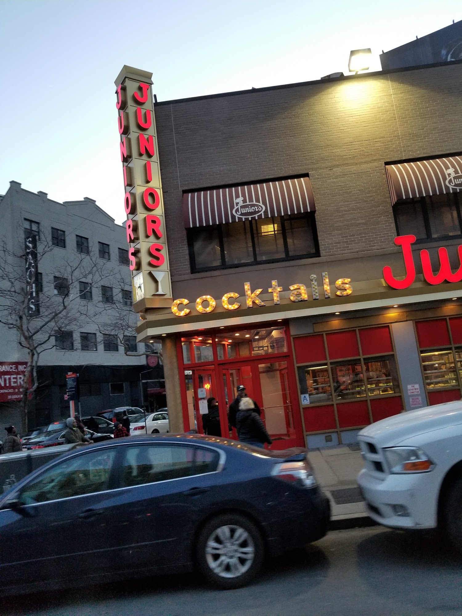 Juniors Cheesecake Bakery Outlet, Burlington Menu, Reviews (225