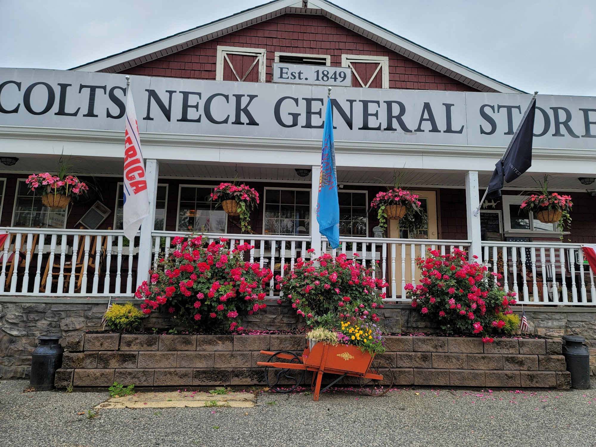 Colts Neck Gen Store & Deli