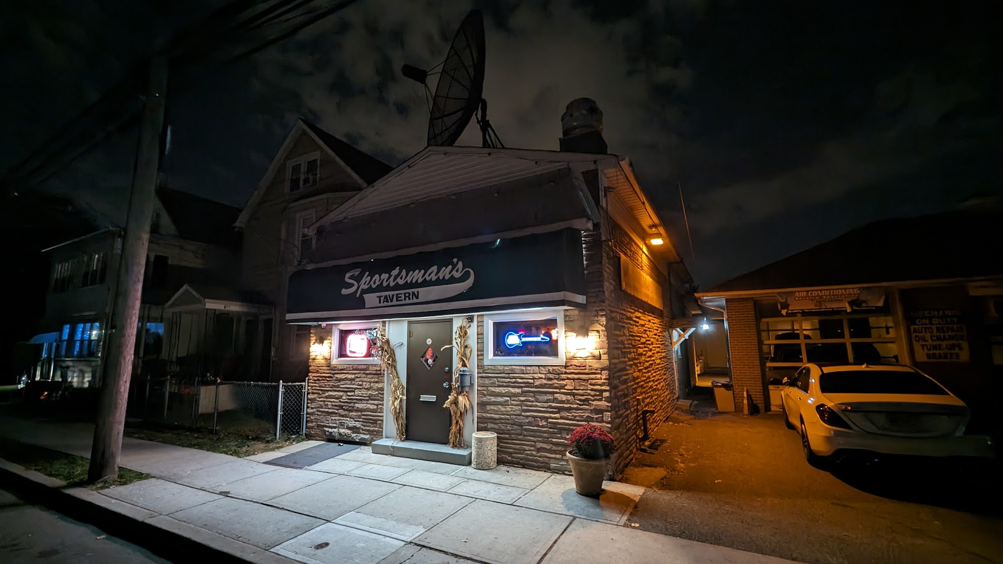 Sportsmans' Tavern Inc