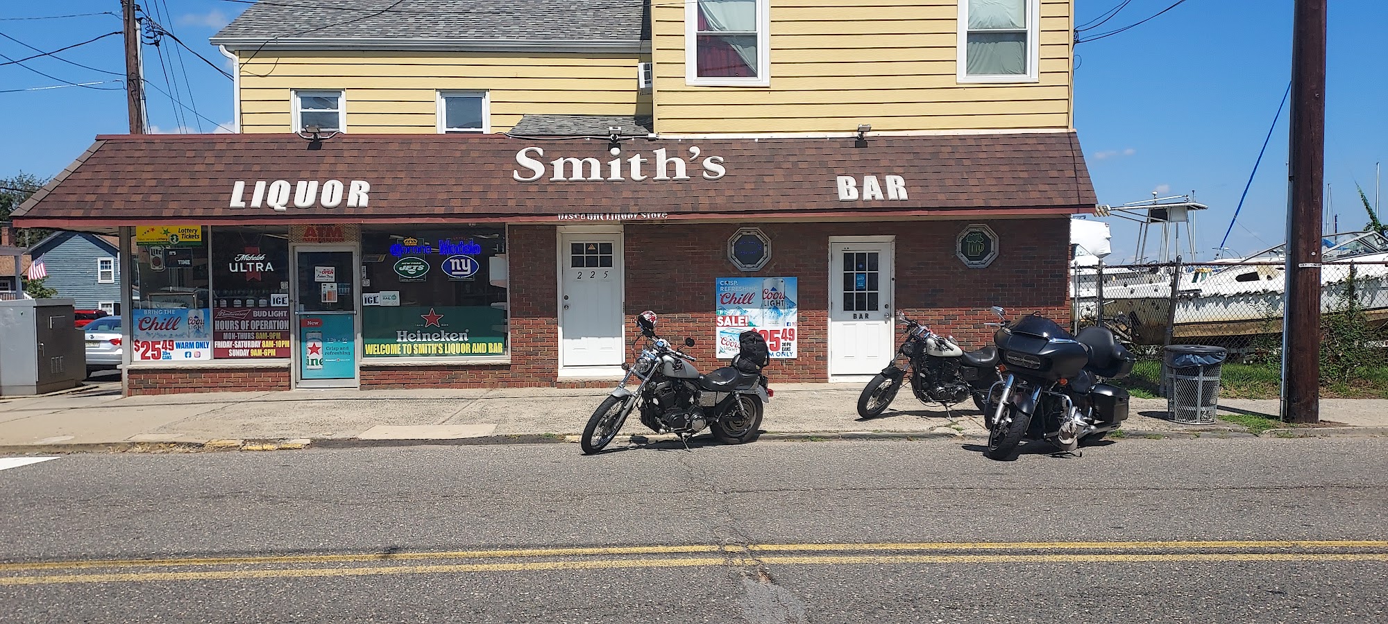 Smith's Liquor Shop & Bar