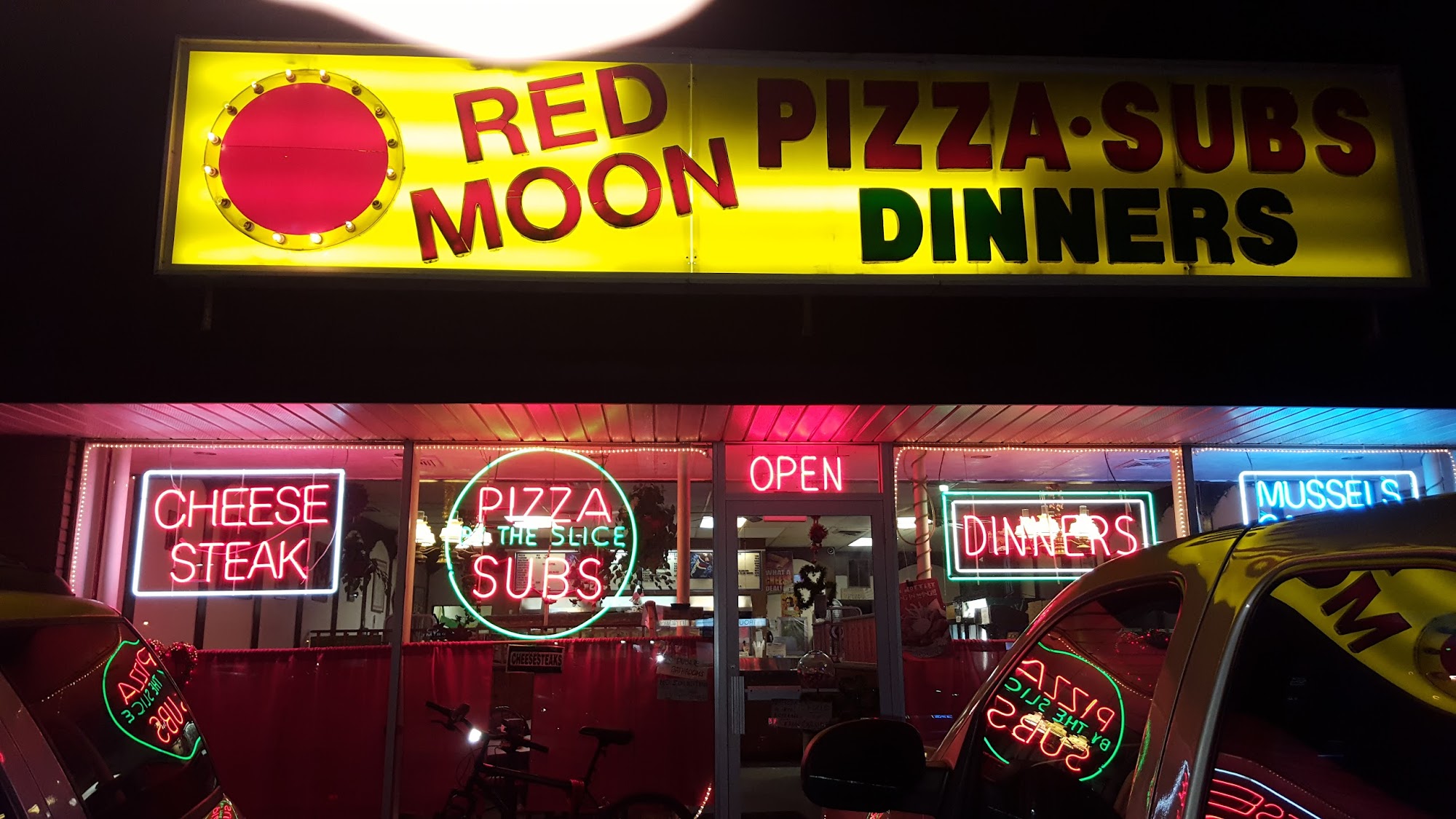 Red Moon Pizzeria & Restaurant