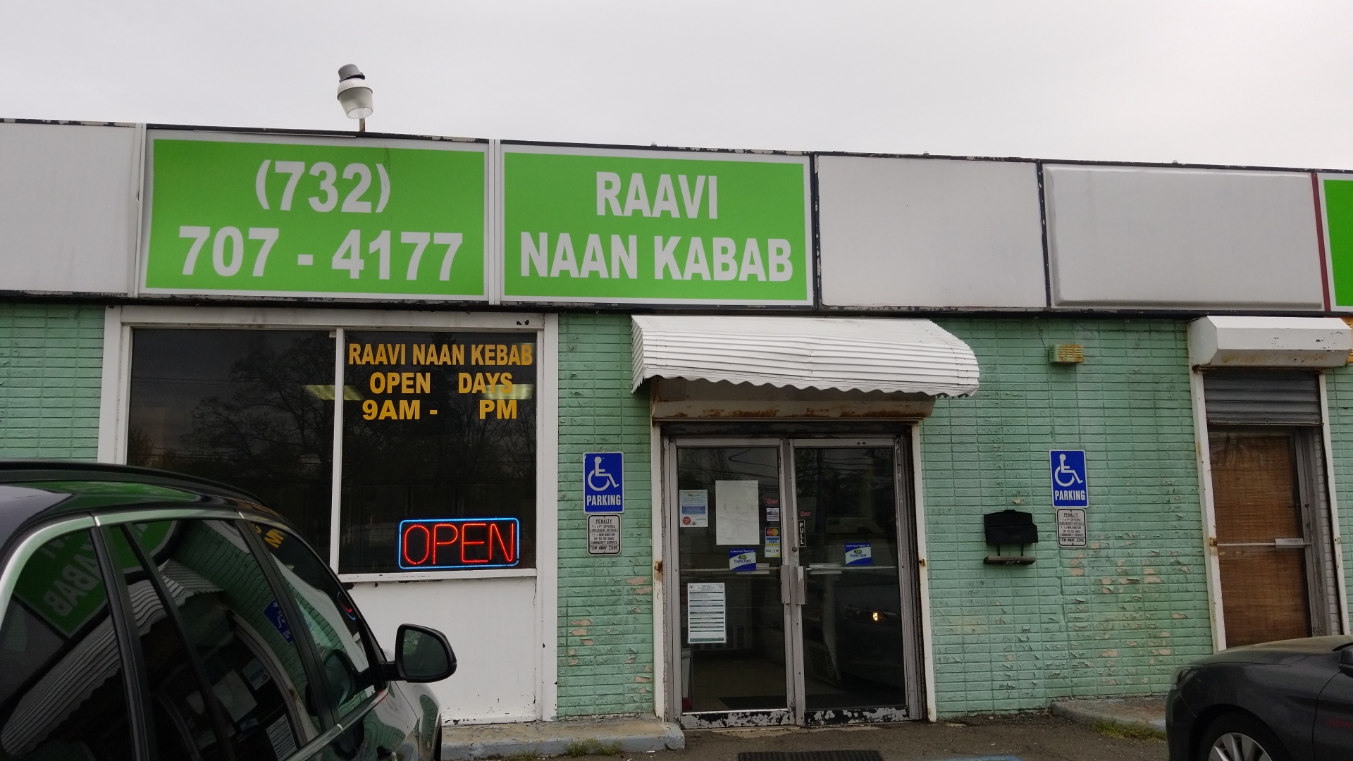 Raavi Naan Kabab