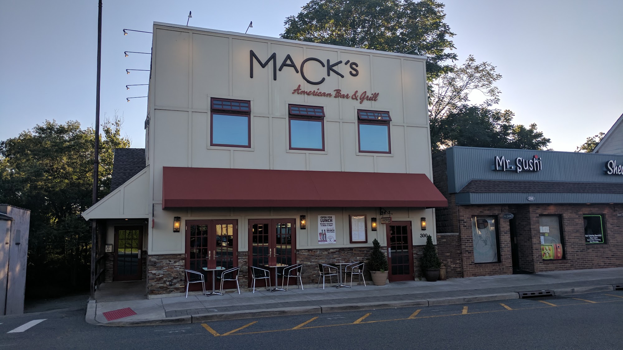 Mack's American Bar & Grill