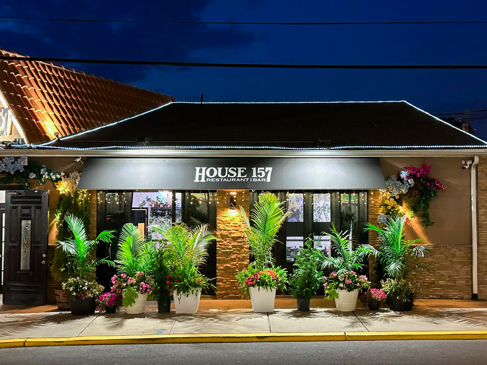 House 157 Restaurant & Bar