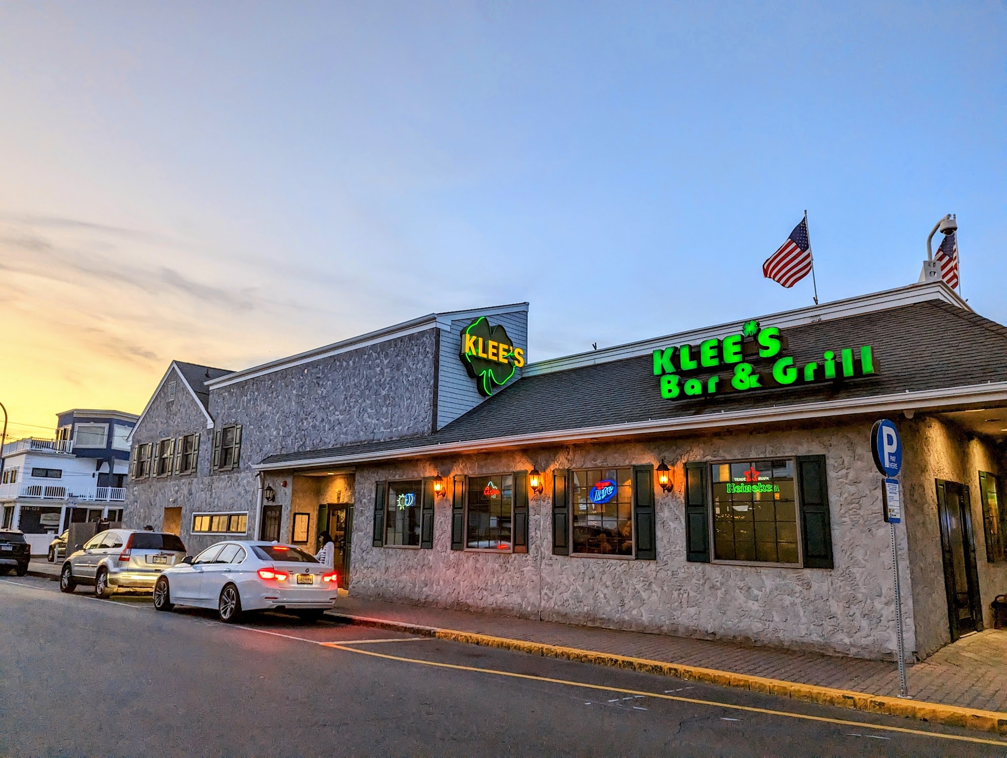 Klee's Bar & Grill
