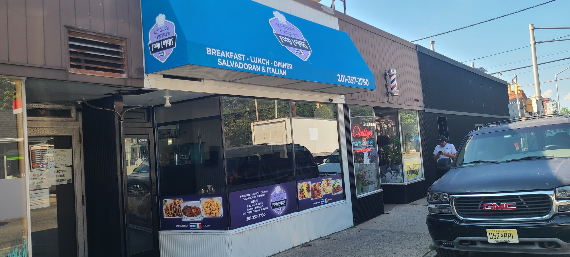 Restaurant y pupuseria food lovers