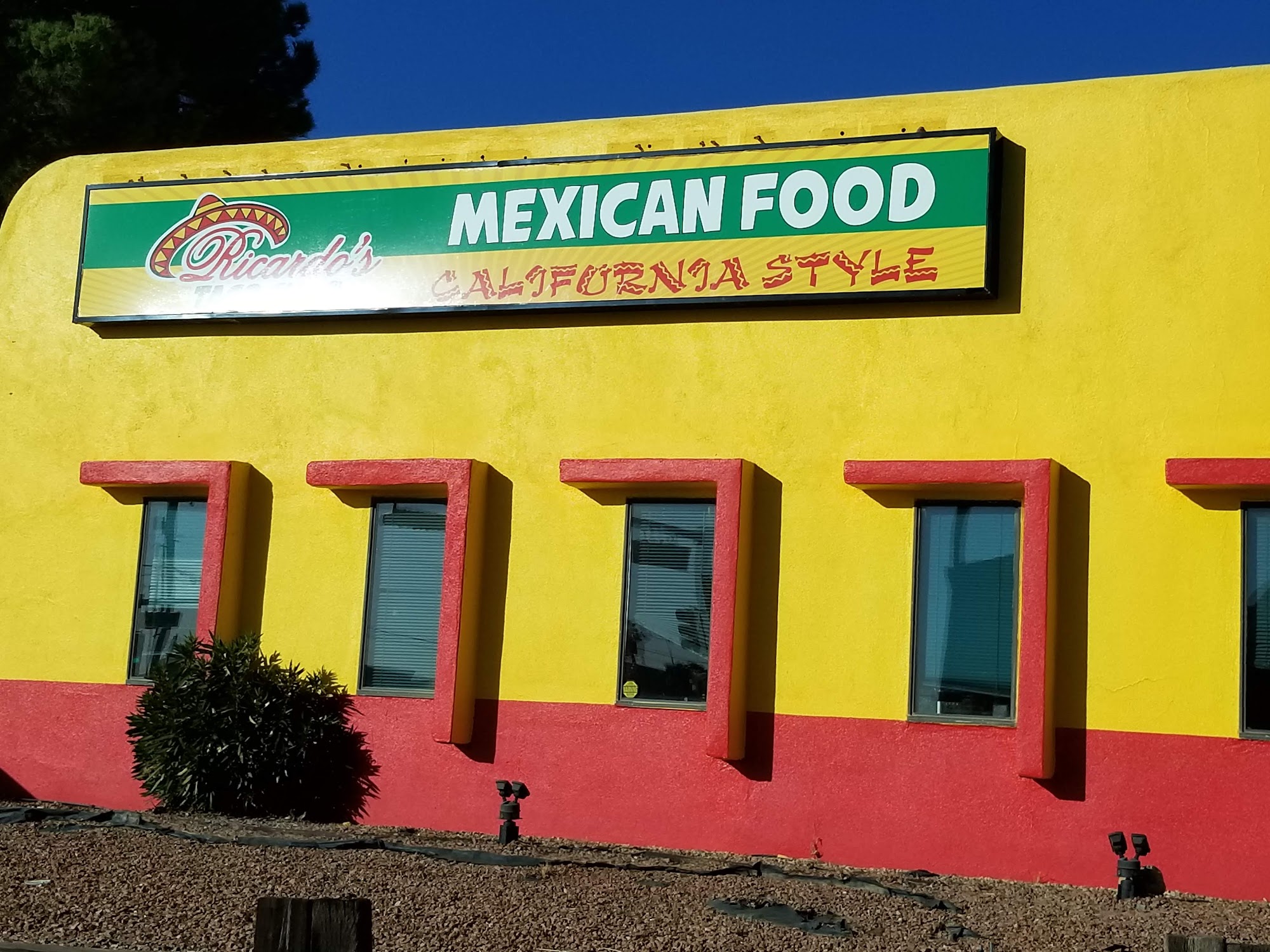 Ricardo's Taco Shop