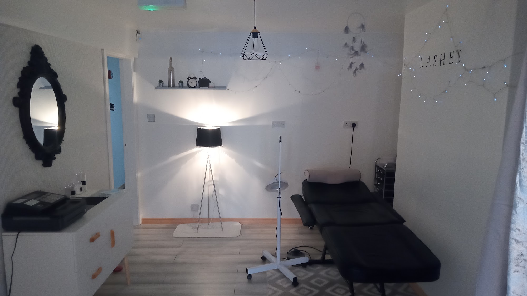 V Lash Factory lash extensions studio