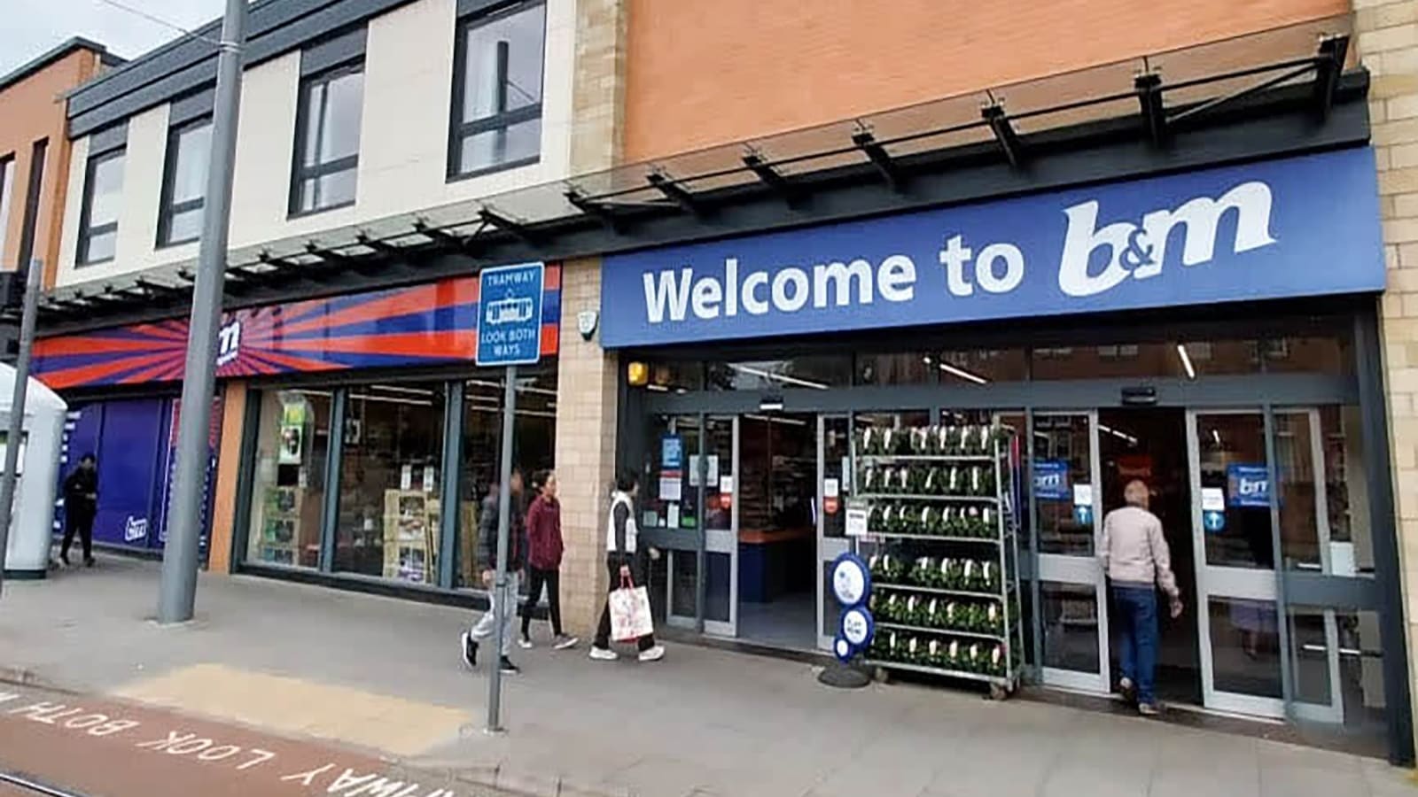 B&M Store