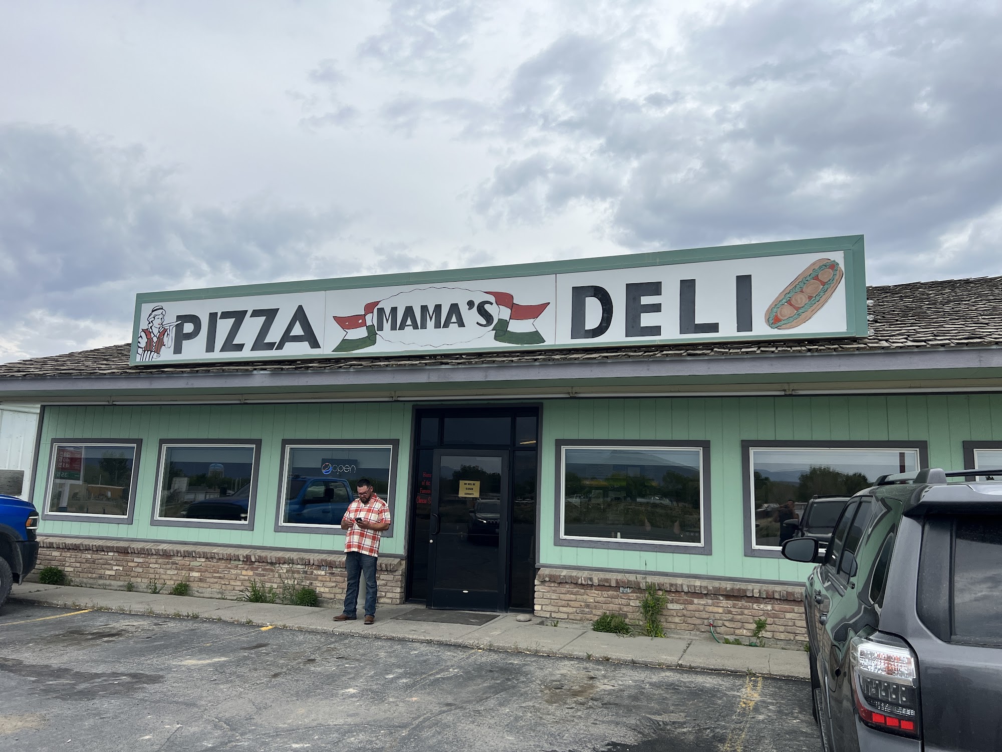 Mama's Pizza & Deli