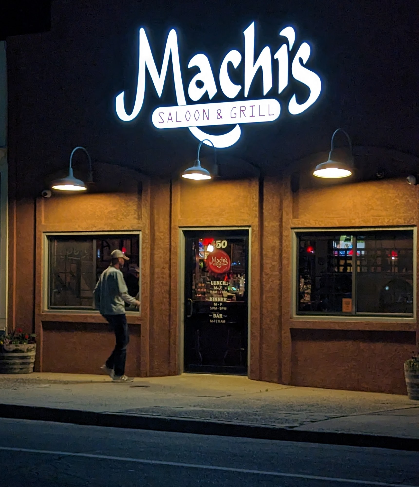 Machi's Saloon & Grill