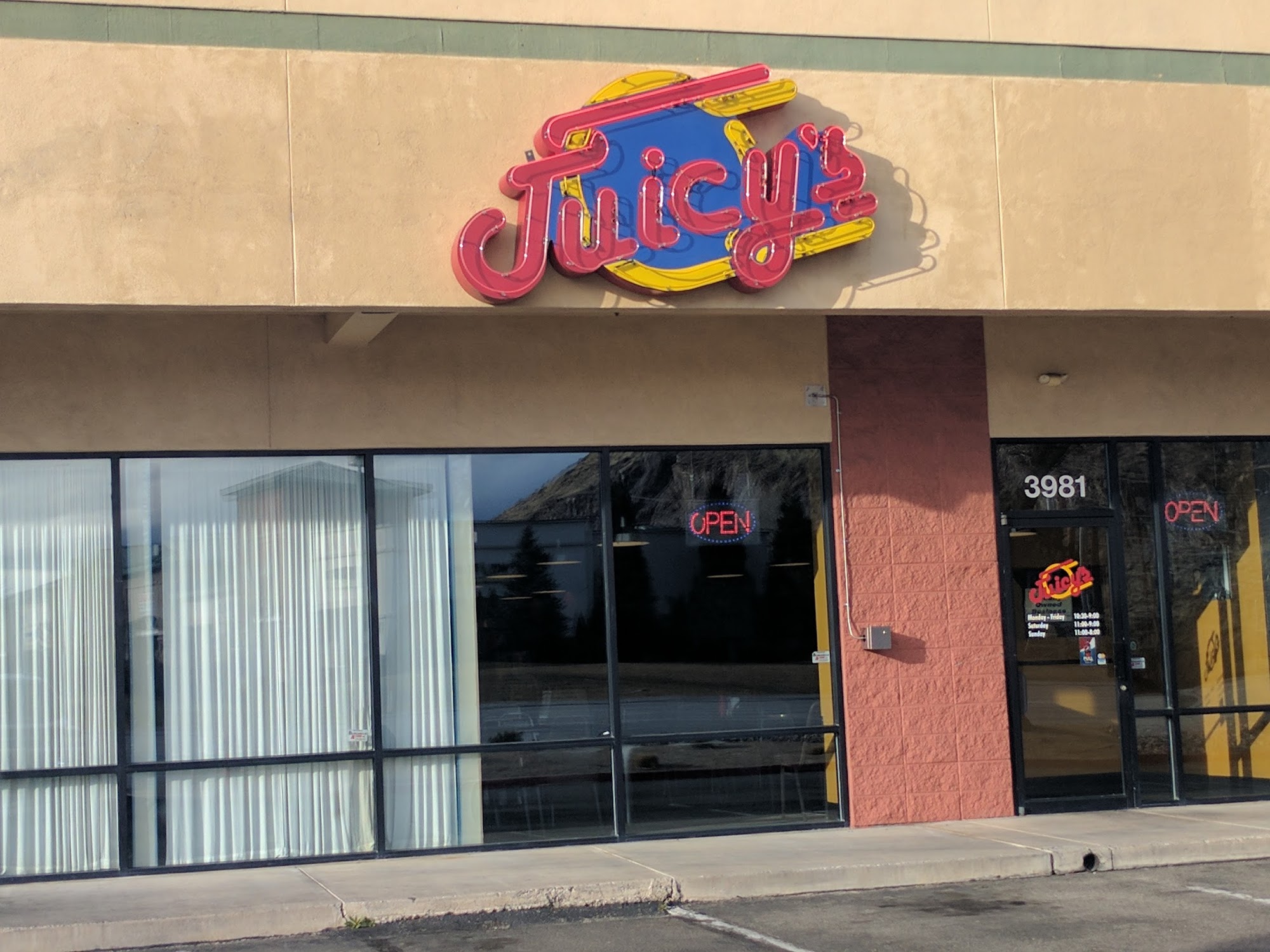Juicy's Giant Hamburgers