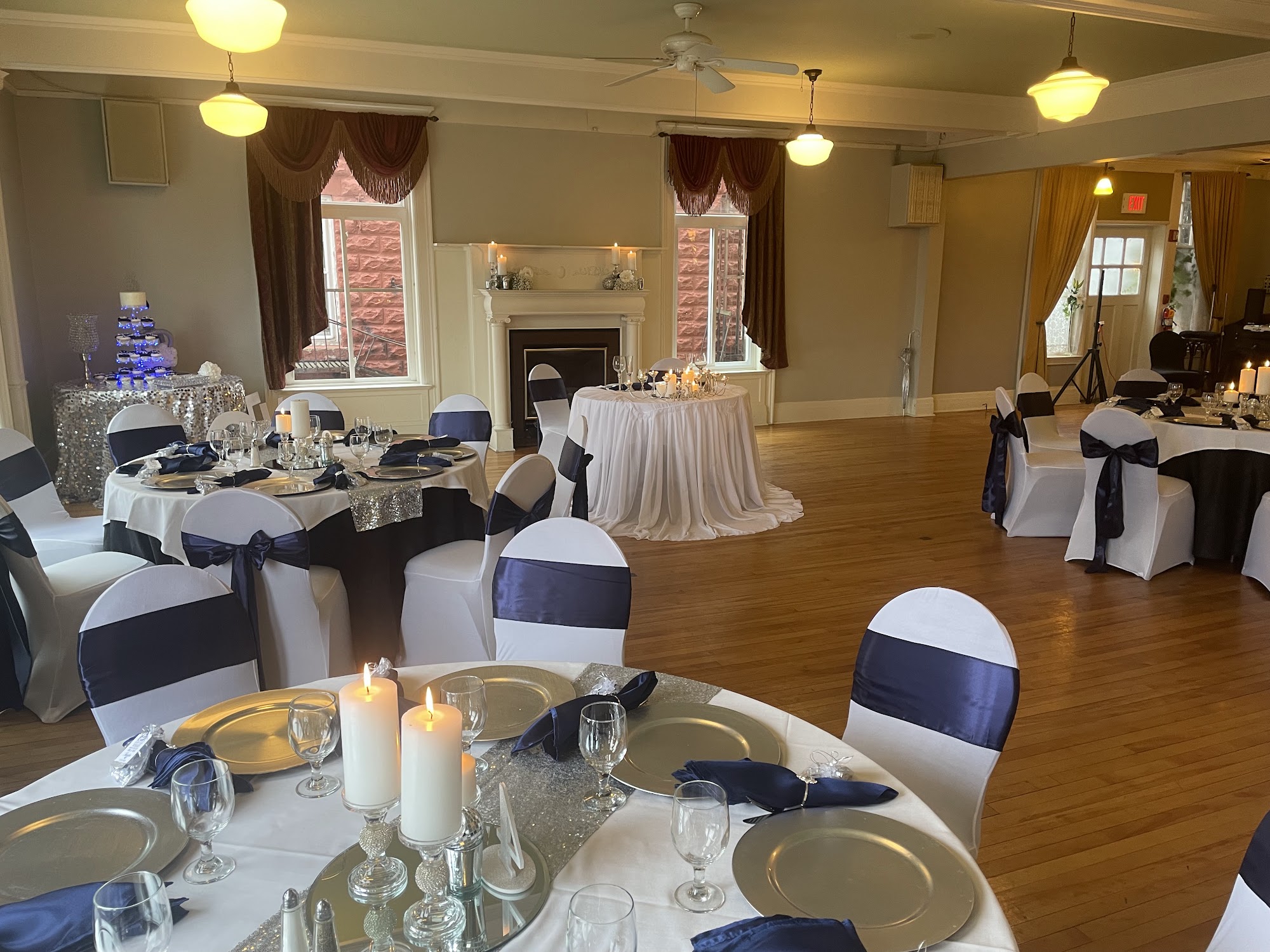 Mohegan Manor Restaurant And Banquet Facility