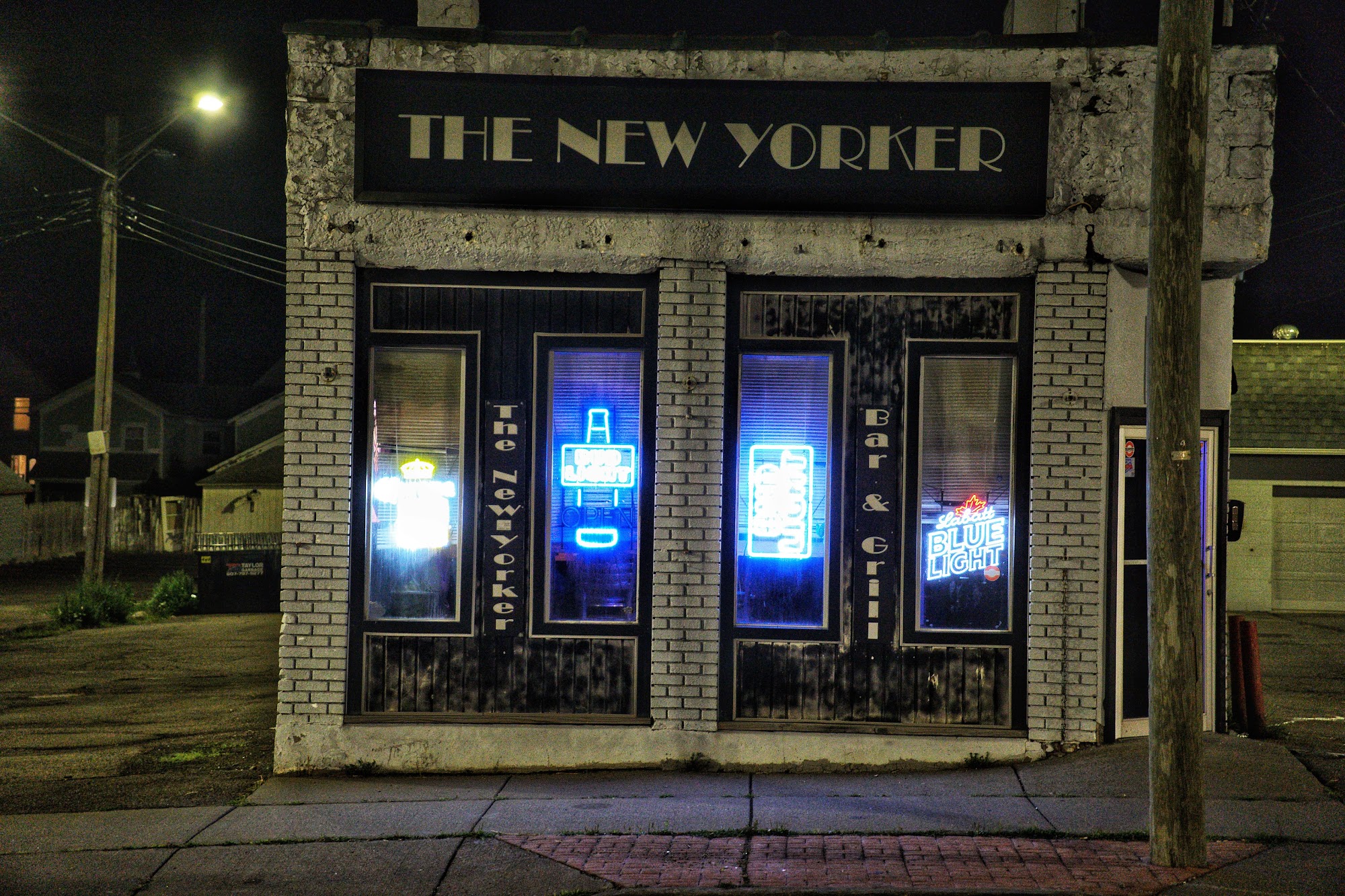 The New Yorker Bar & Grill