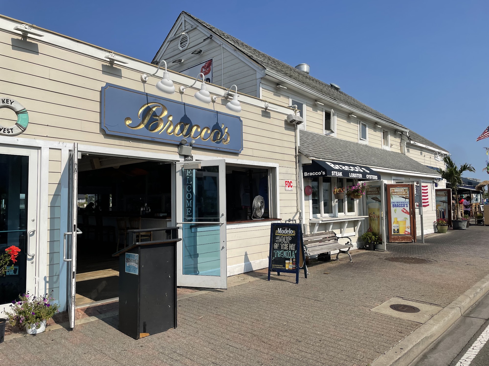 Bracco's Clam & Oyster Bar