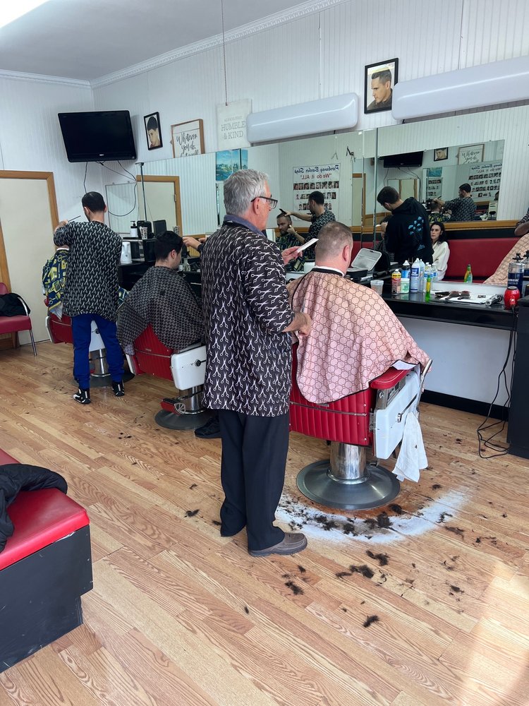 Parkway Barber Shop 8803 Myrtle Ave, Glendale New York 11385