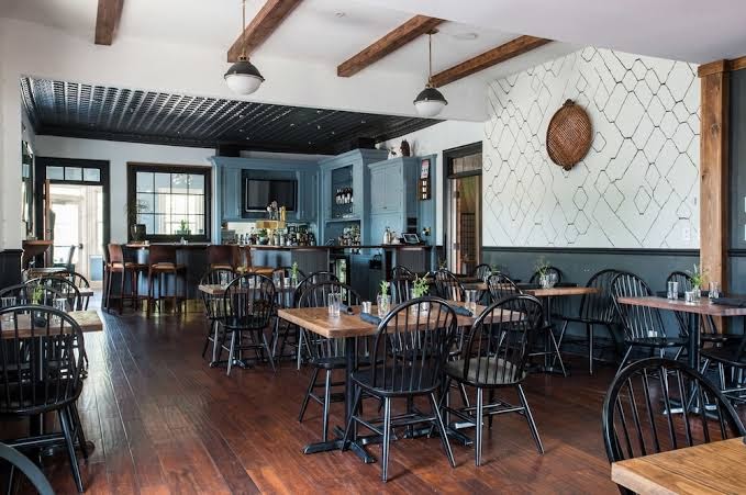 Vanderbilt Lakeside Bar Room & Guesthouse