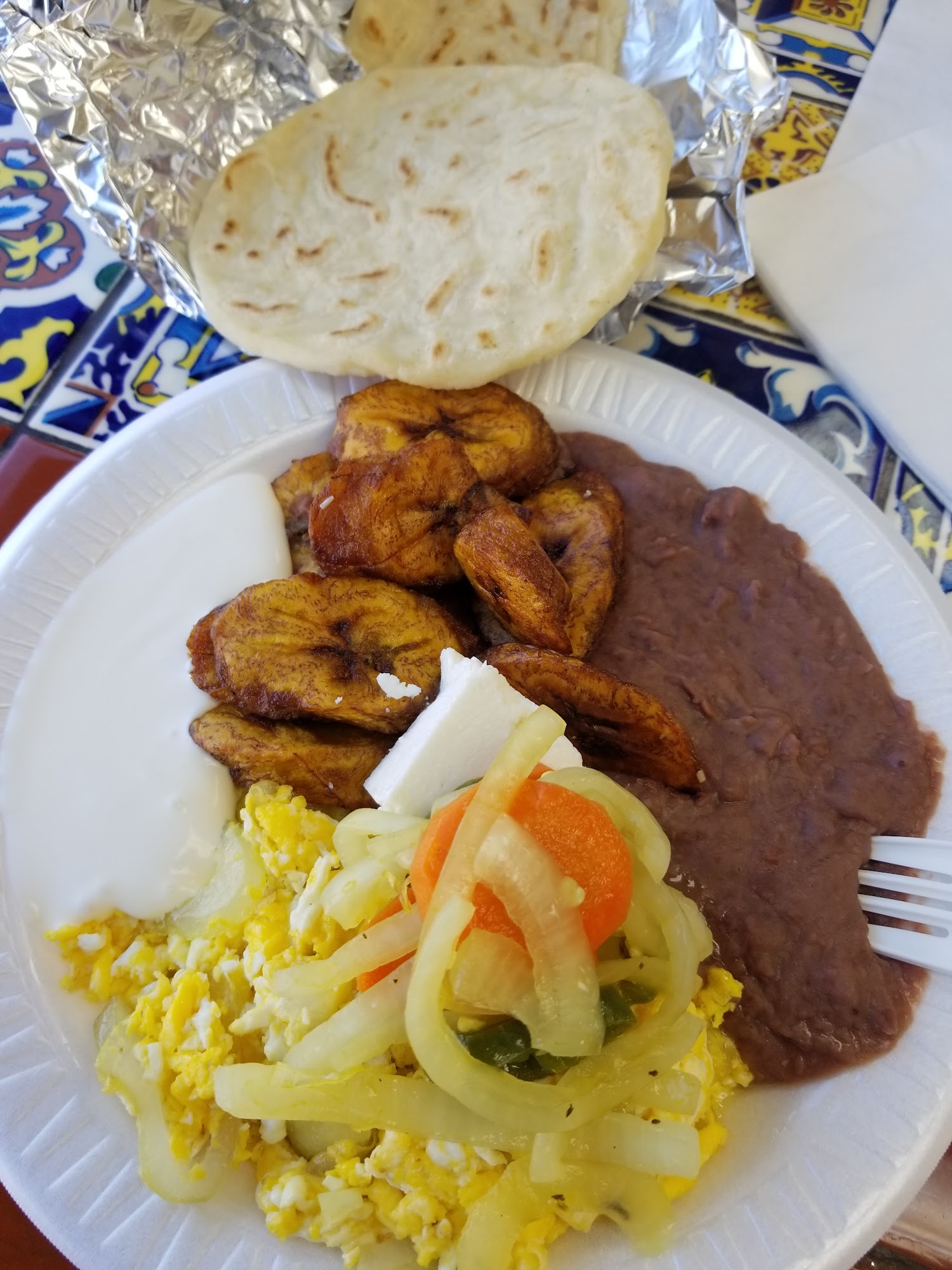 Deli Pupuseria Salvadoreña