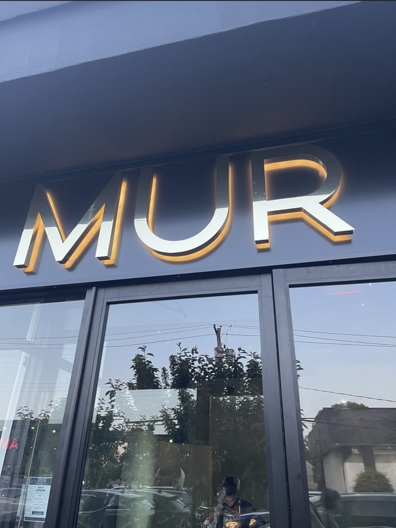 MUR restaurant and Bar