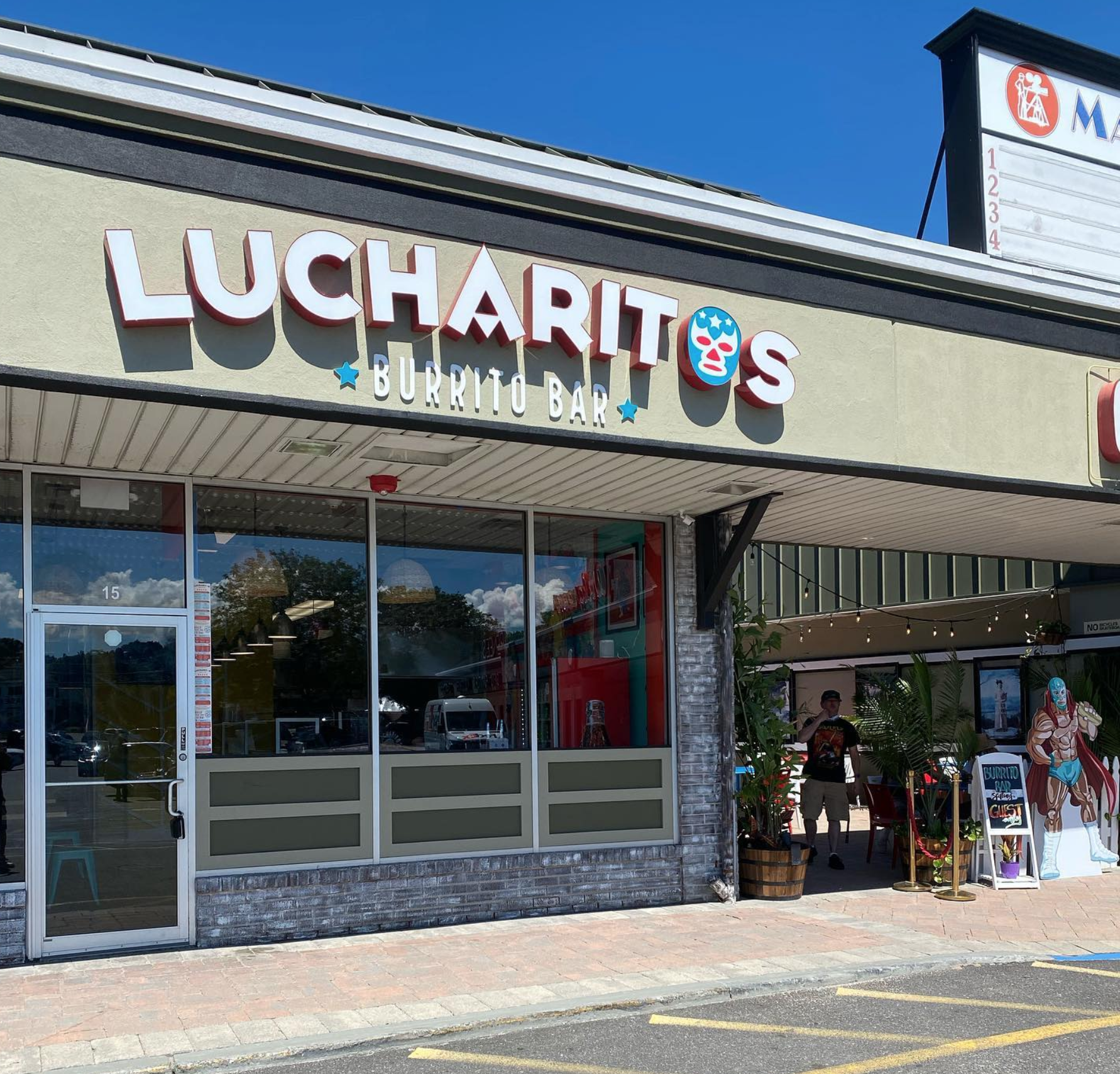 Lucharitos Burrito Bar