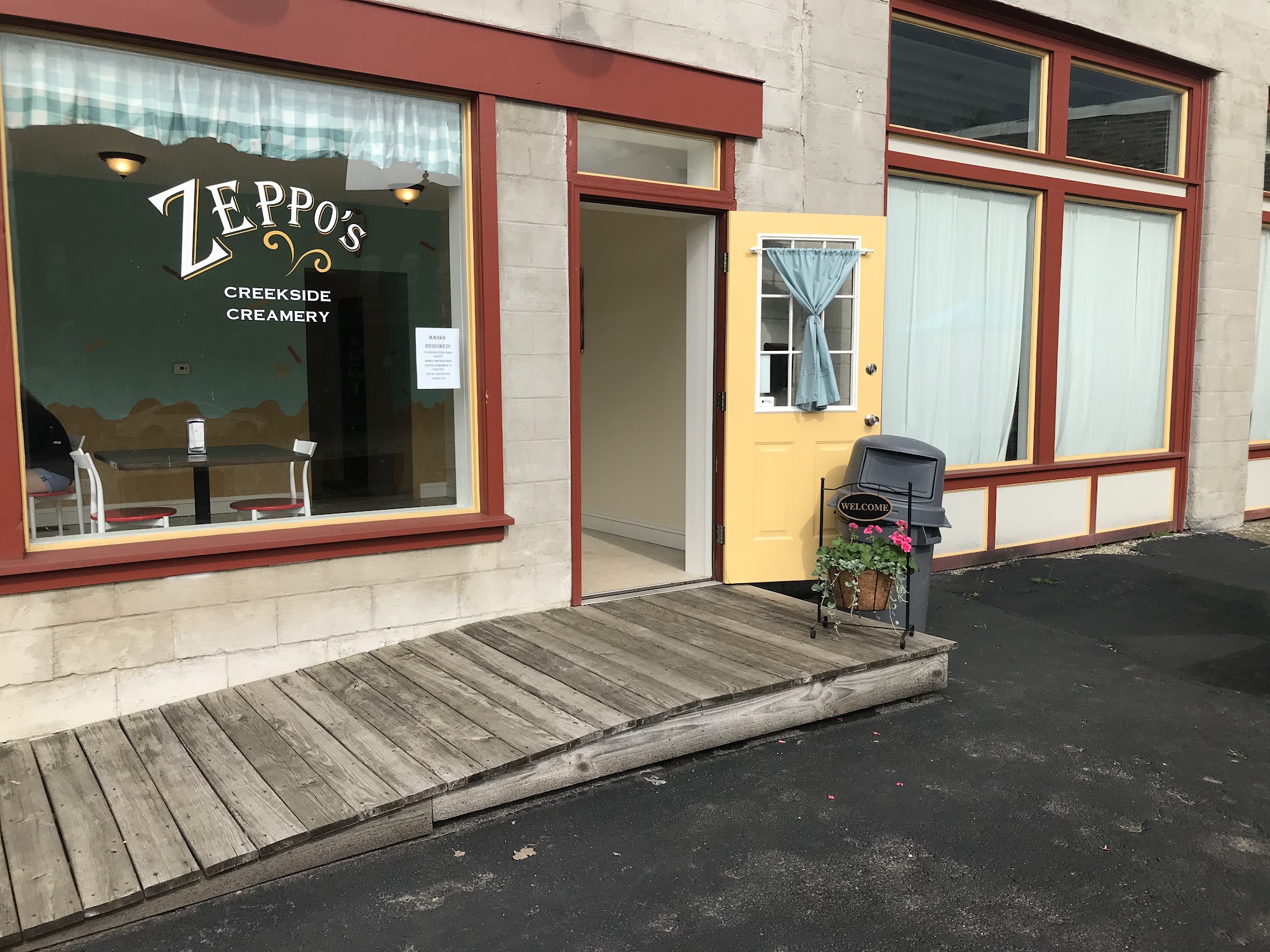 Zeppo's Creekside Creamery